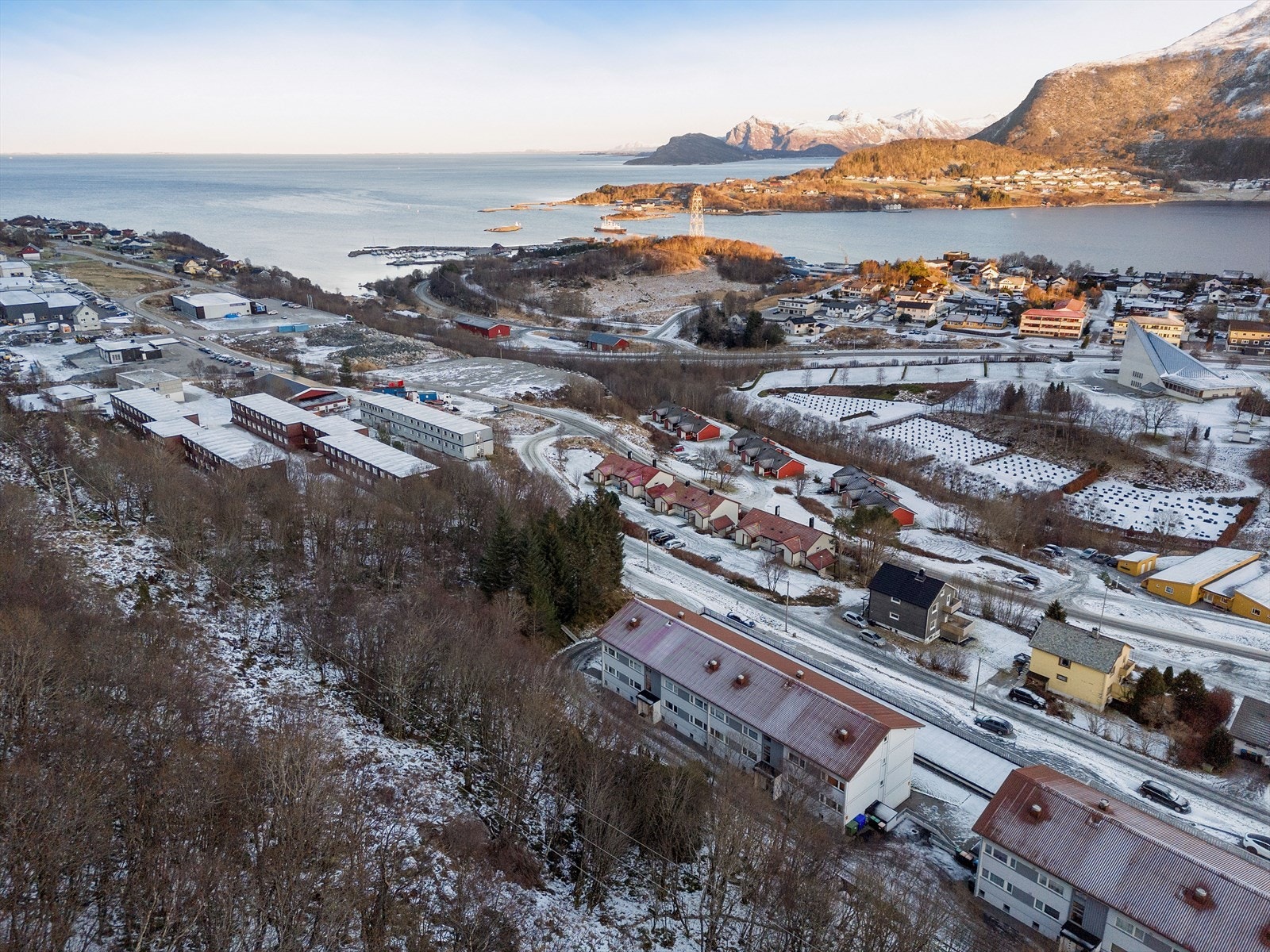 Eiendommen ligger i et trivelig nabolag i Brattvågen Galleribilde