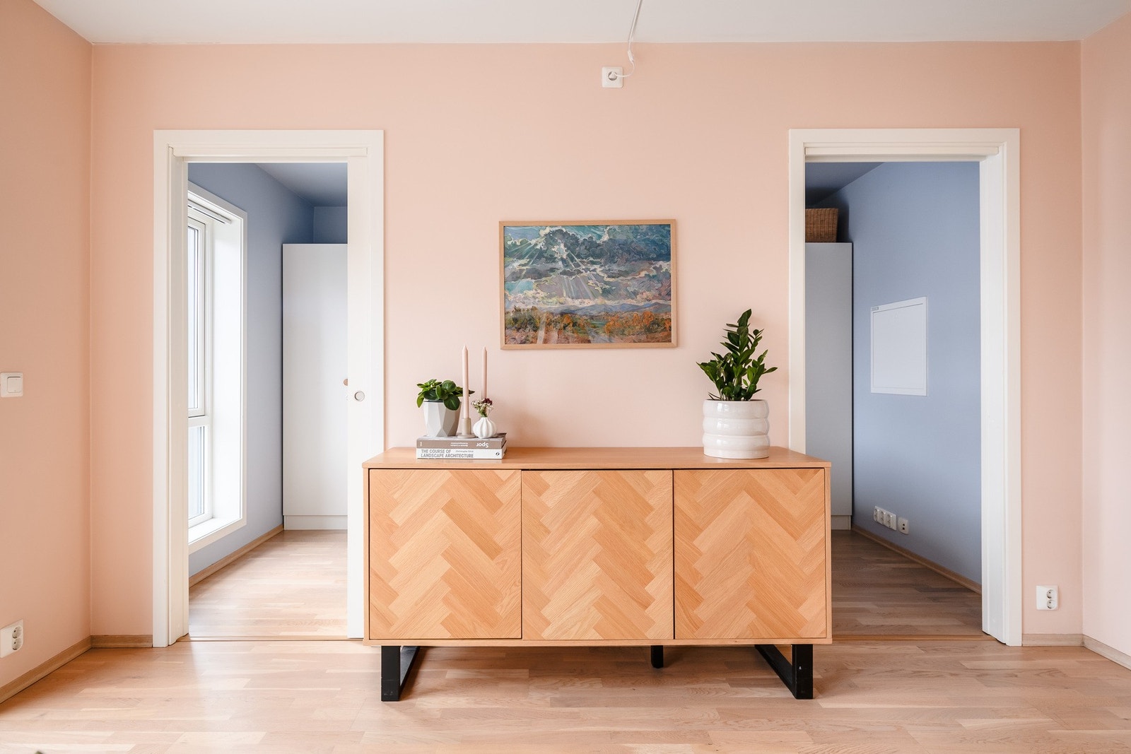 Fra stuen har man tilgang til soverommet. Galleribilde