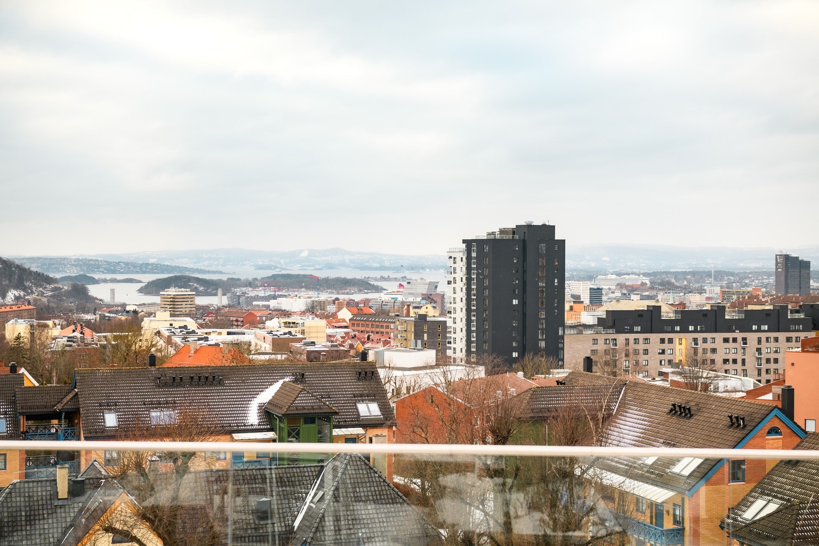 Takterrassen har panoramautsikt over byen. Galleribilde
