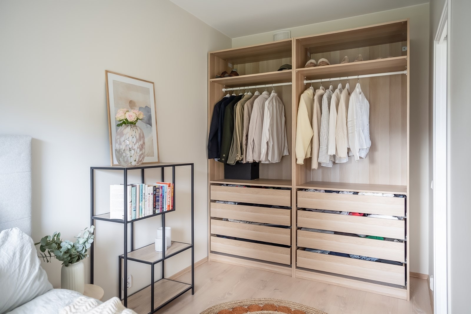 Her er det også godt med plass til garderobeskap og nattbord. Galleribilde