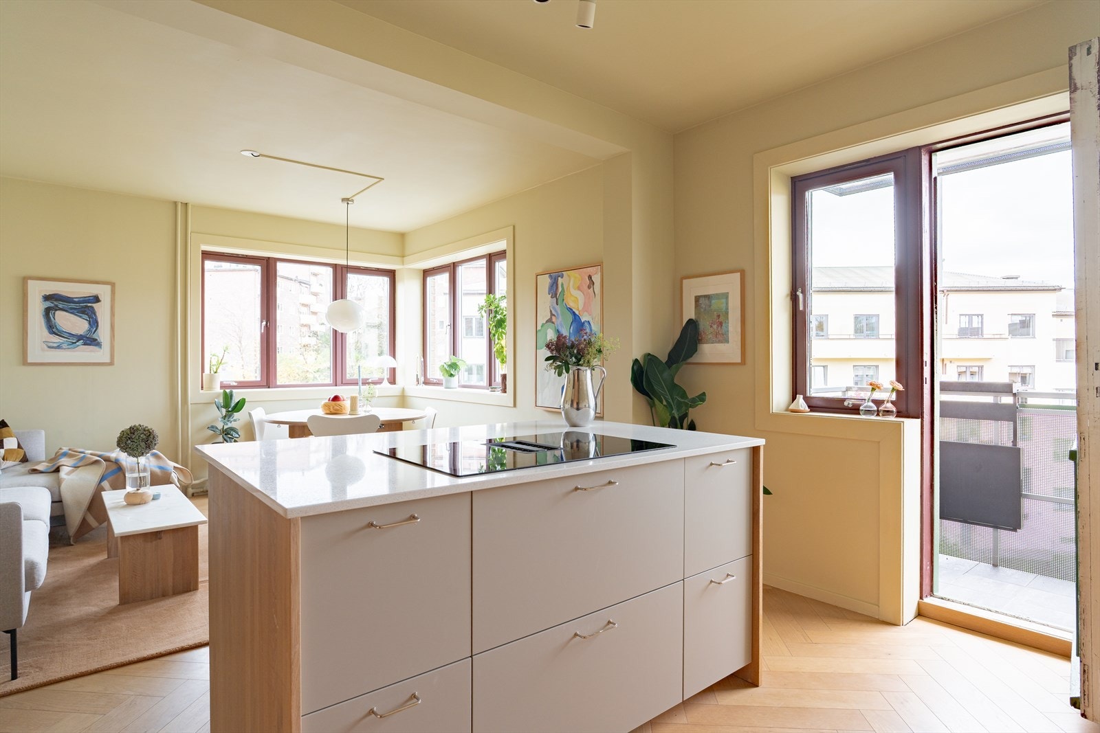 Varmtvann, fyring og internett er inkludert i fellesutgiftene på bare 3 990,-. Galleribilde