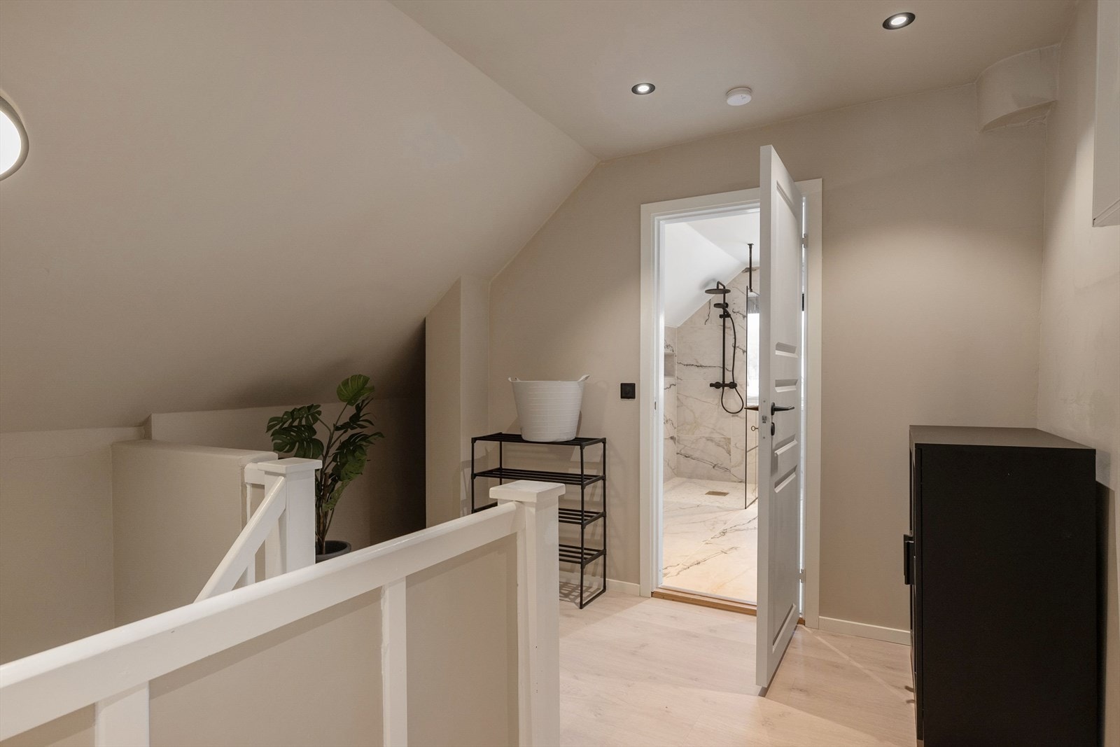 Trapperom i 2. etasje - Ytterligere plass til møblement. Galleribilde