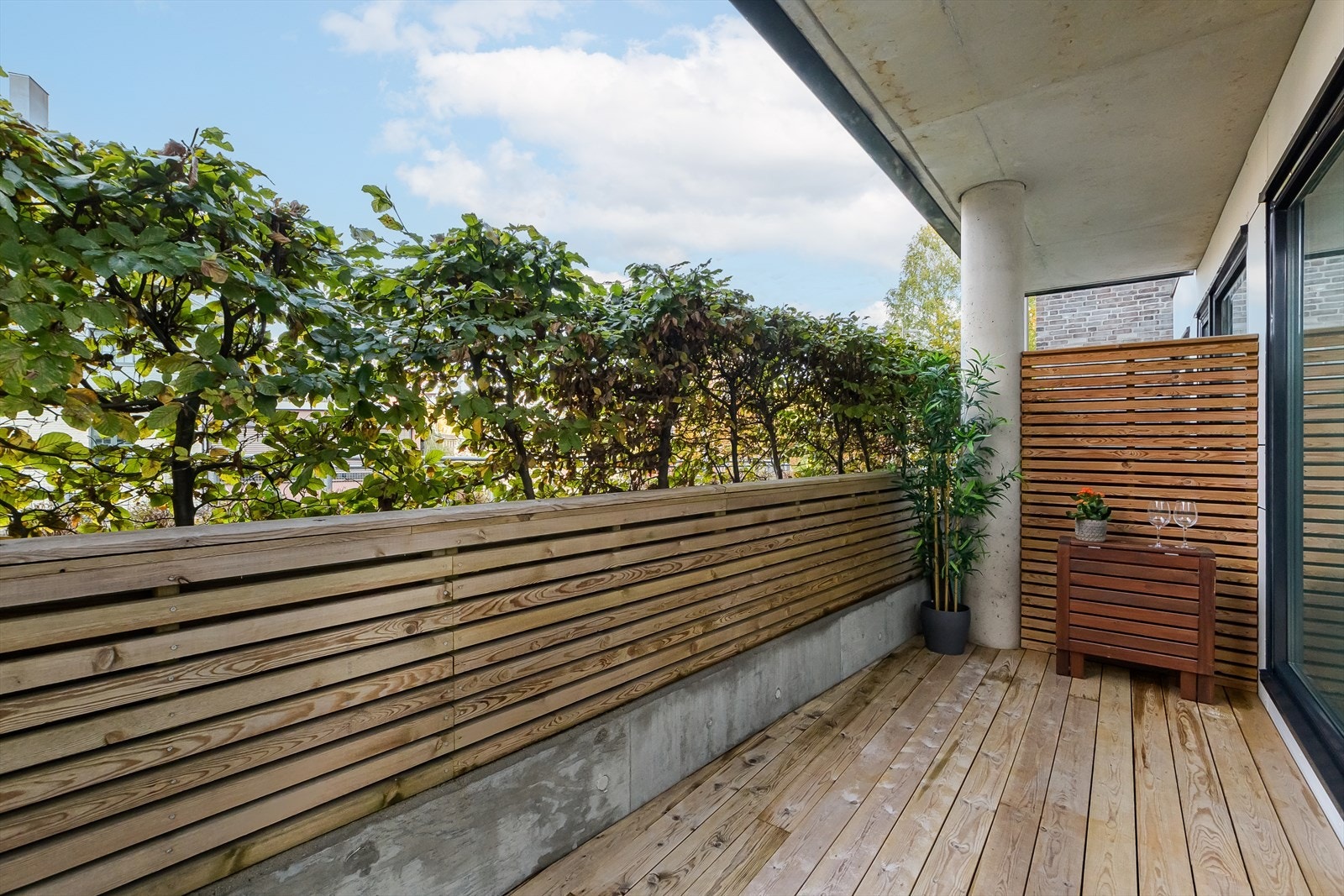 I tillegg til terrassen er det felles takterrasse i bygget, samt flere flotte grøntområder i gangavstand Galleribilde