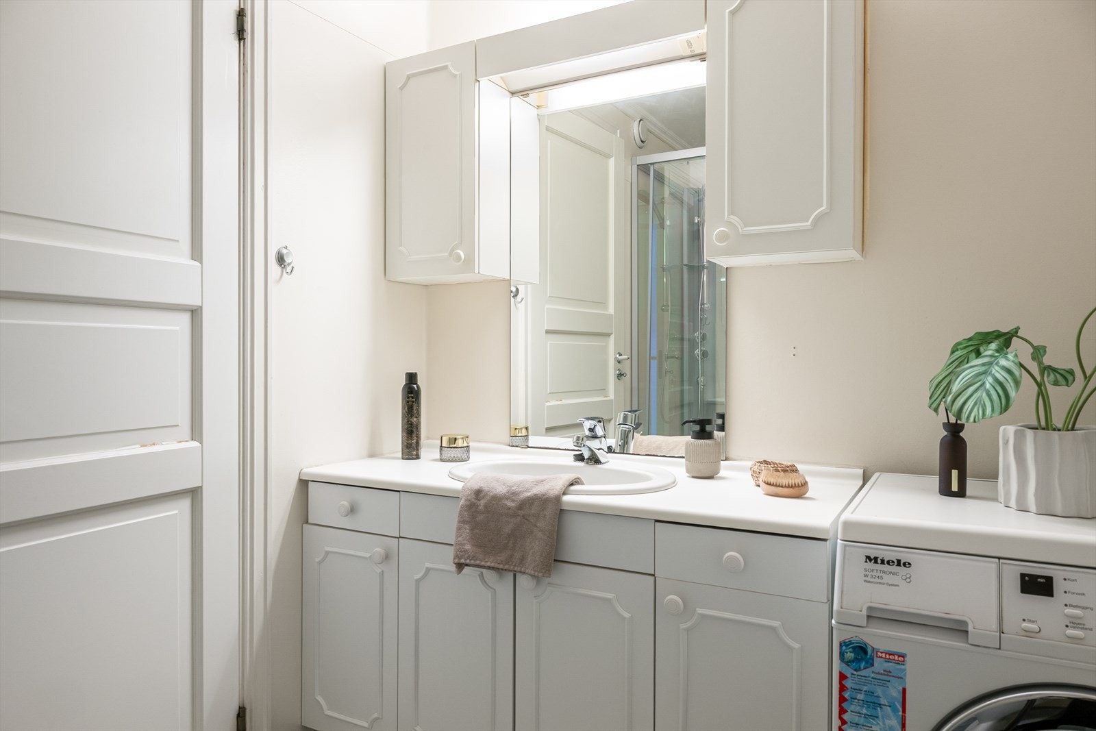 Bad i hybelen. Galleribilde