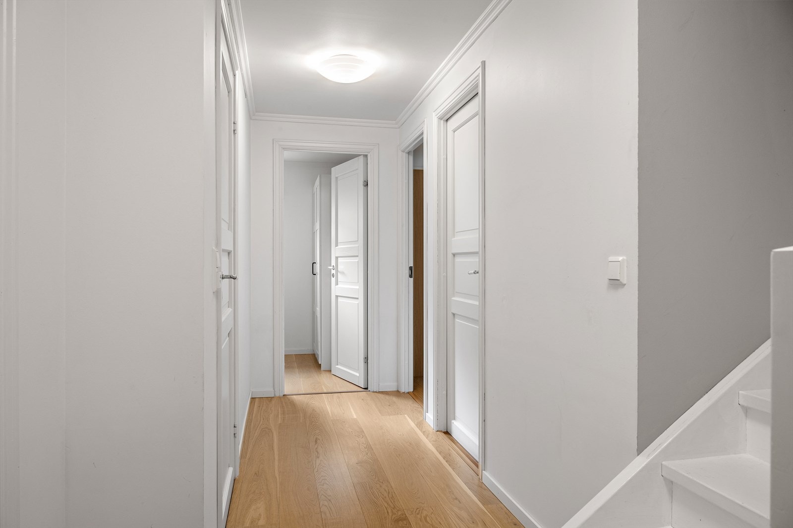 Trappegang kjeller Galleribilde