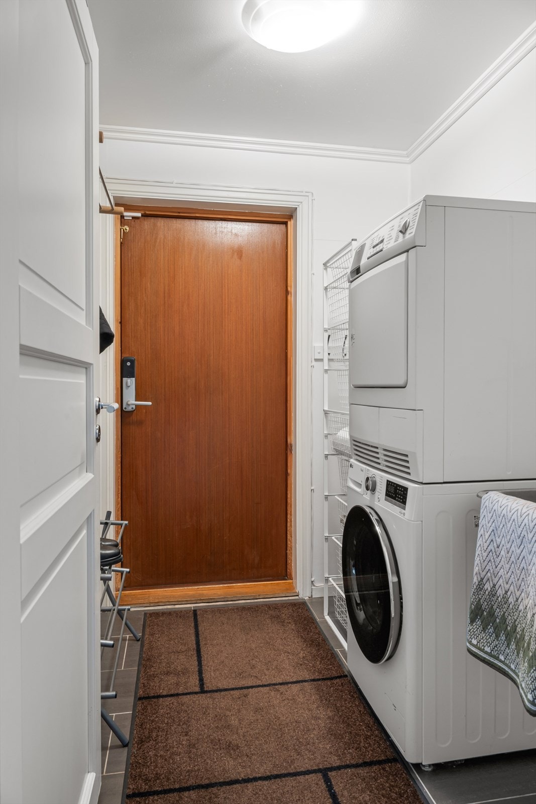 Praktisk biinngang med vaskerom - en svært funksjonell løsning, særlig for barnefamilier. Galleribilde