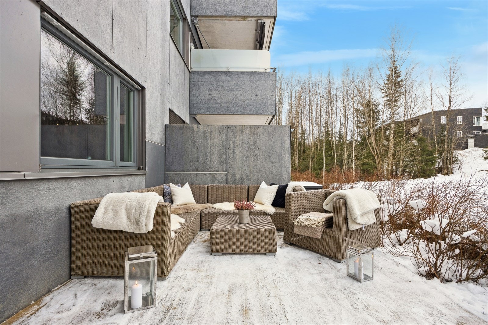 Terrassen er vestvendt og har gode solforhold Galleribilde