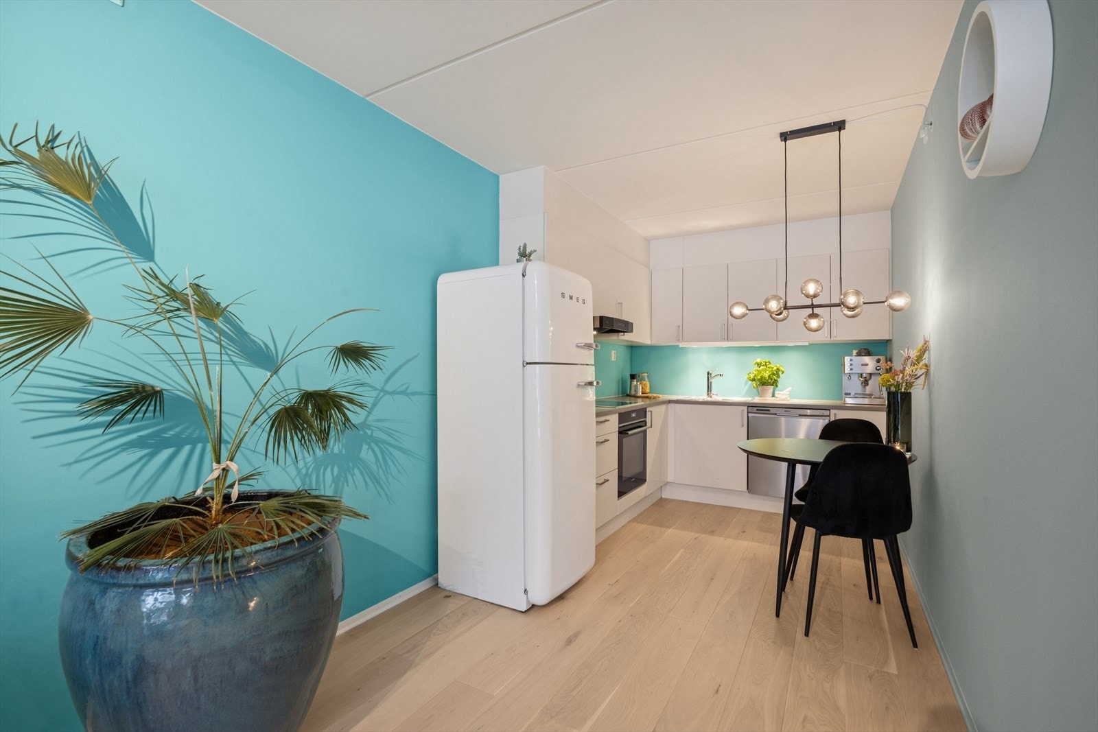 På kjøkkenet er det også plass til en egen spisegruppe Galleribilde