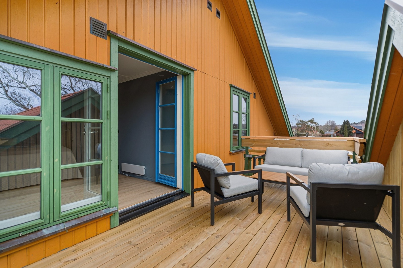 Romslig balkong - Her er det god plass til utemøbler Galleribilde