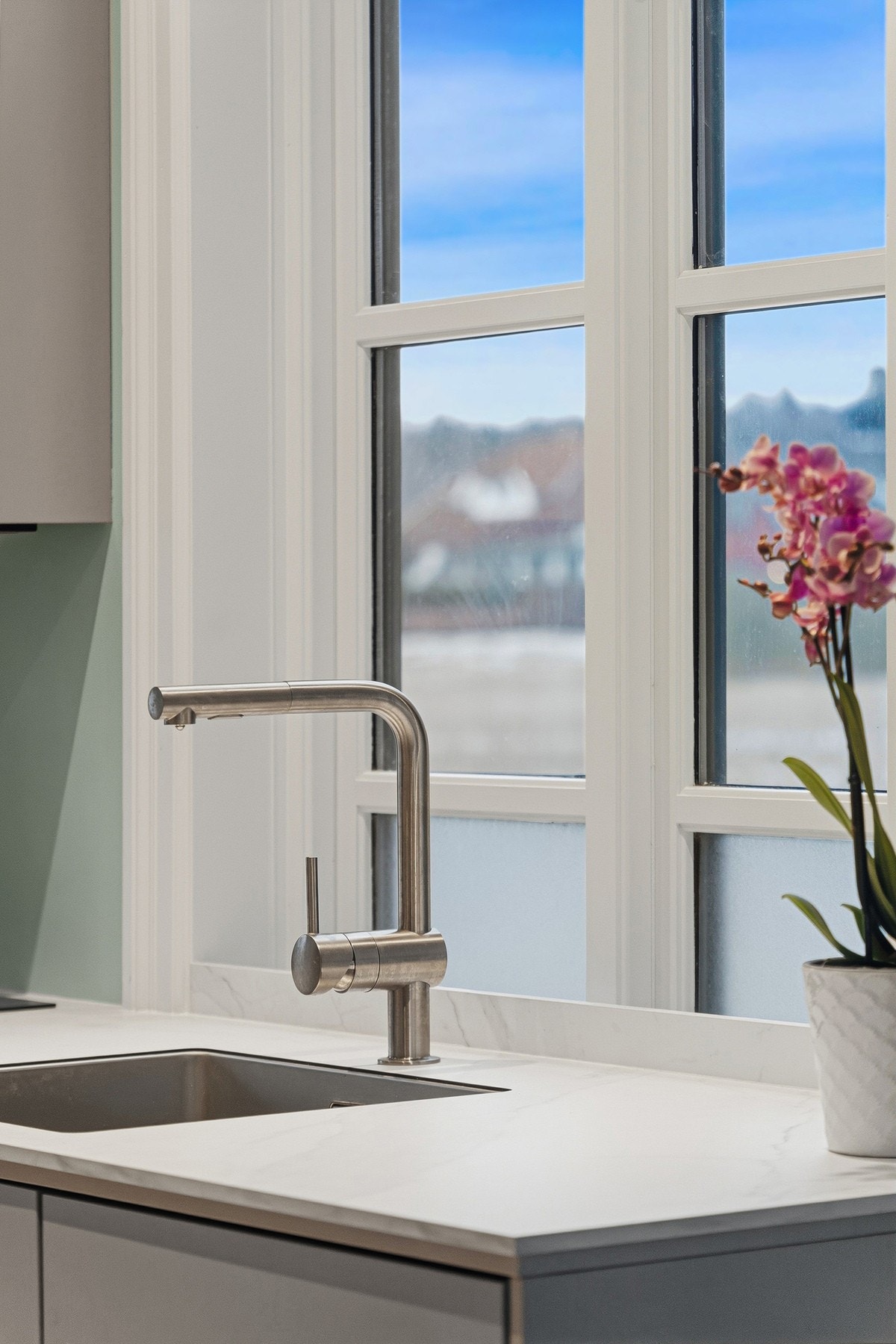 Koselig utsyn fra kjøkkenet Galleribilde