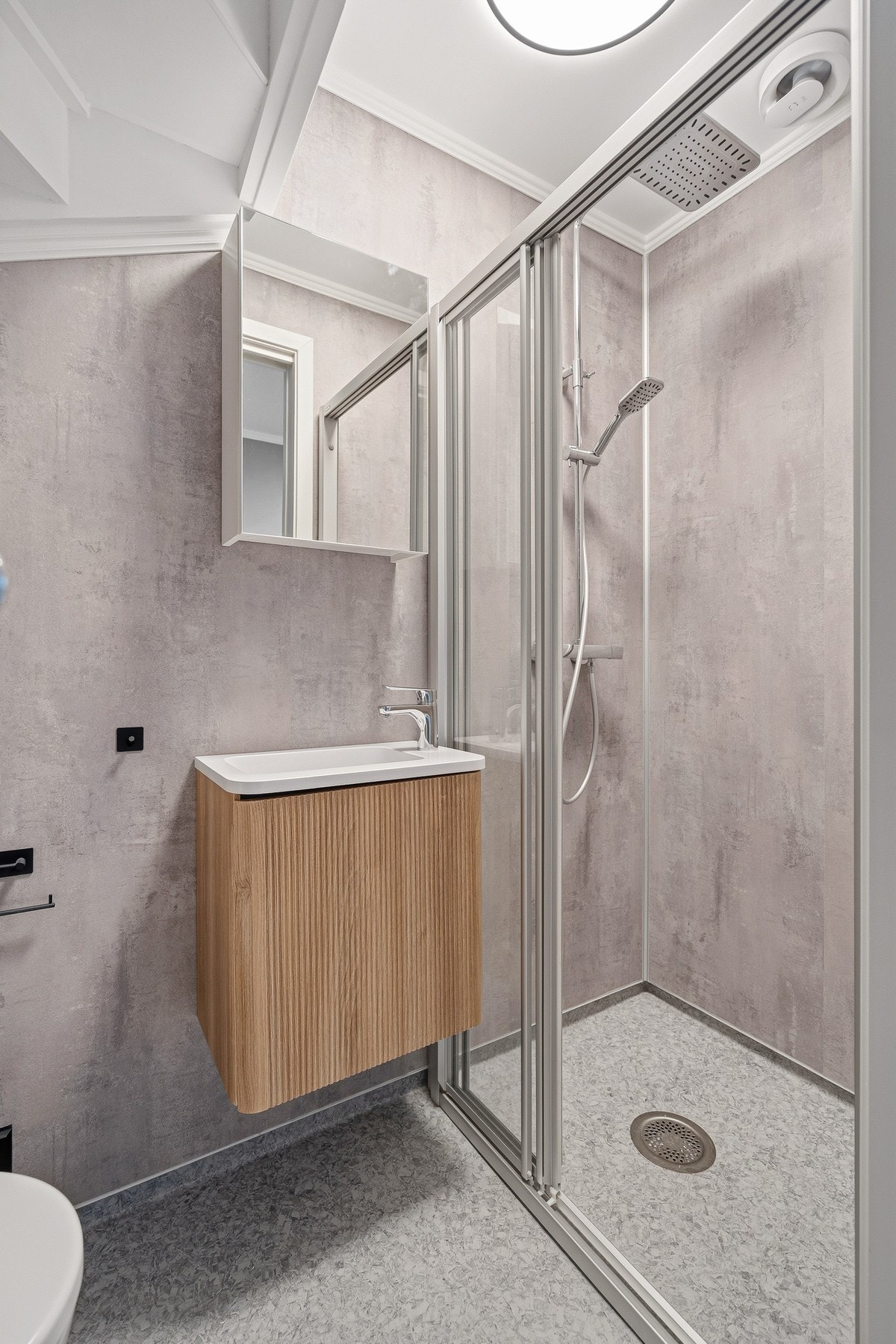 Her er det toalett, vask og dusj Galleribilde