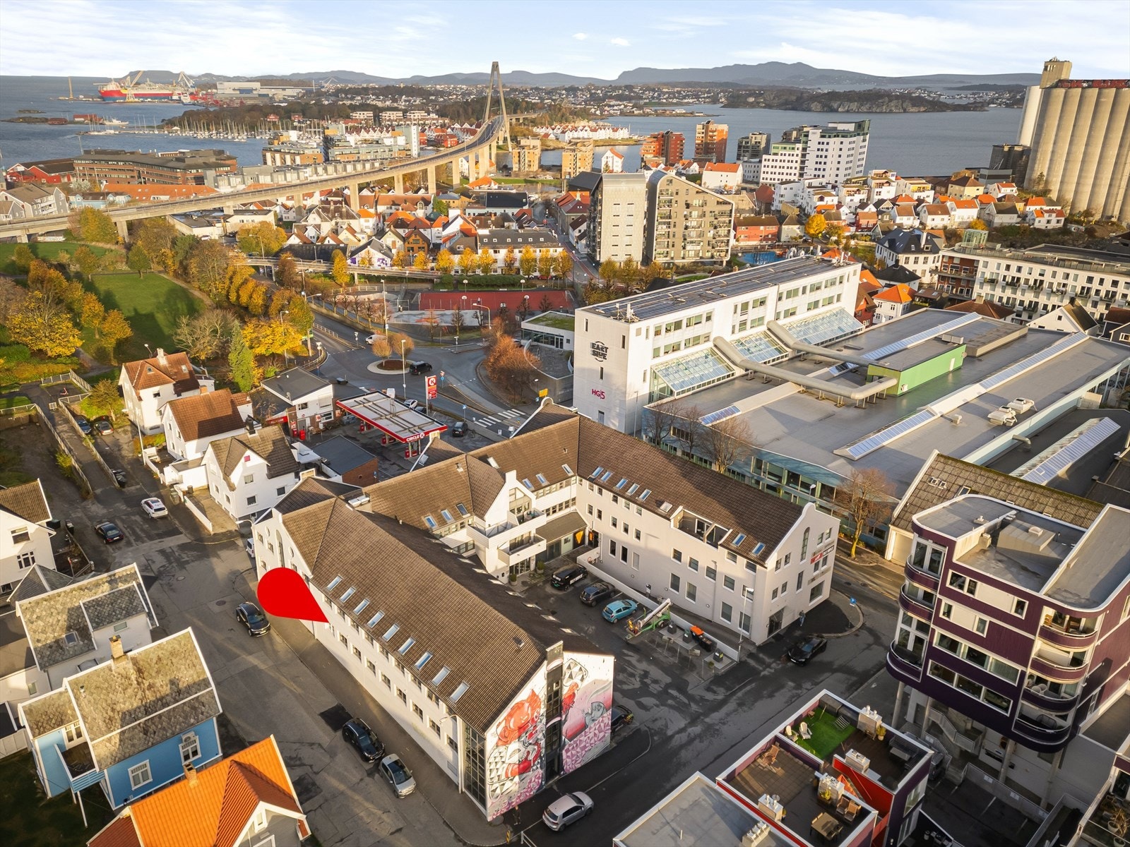 Leiligheten i Haugesundsgata 7D ligger svært sentrumsnært med gåavstand til de fleste fasiliteter som Stavanger og Stavanger øst har å by på Galleribilde