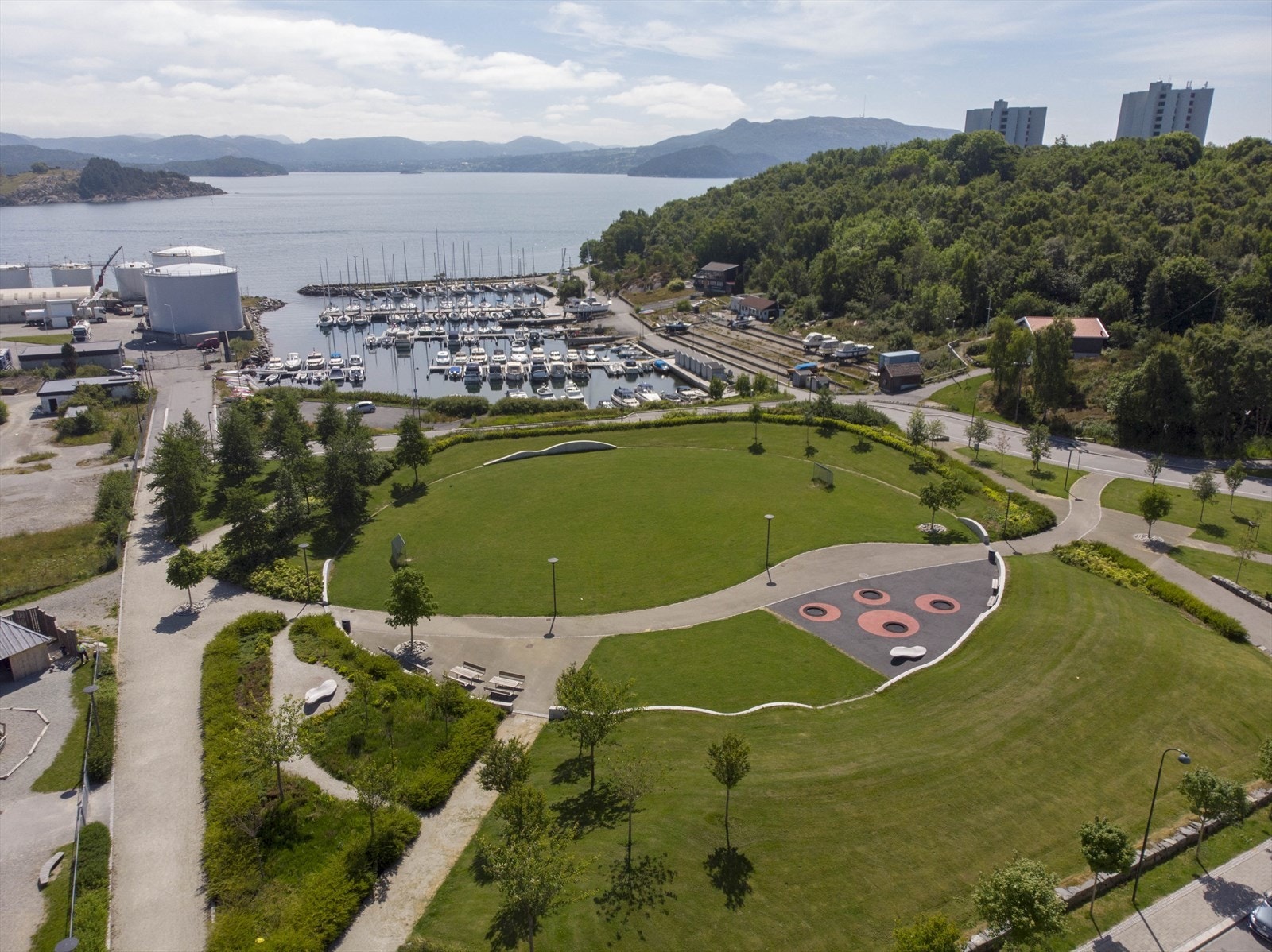 Det at det er flere ulike turområder i umiddelbar nærhet, blant annet med Godalen, Hillevågsvannet, Breivig, Blå promenade mm Galleribilde