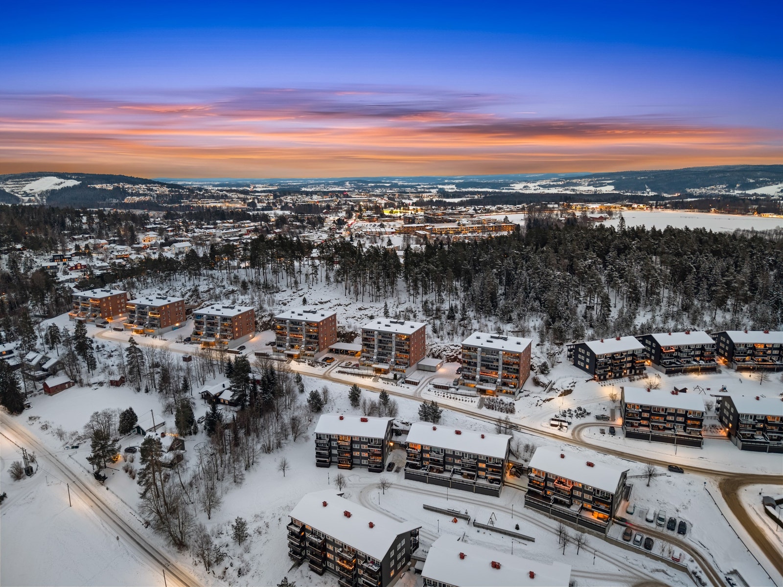 Området byr på nydelig natur, kort vei til matbutikk, kollektivt og Skedsmo senter. Galleribilde