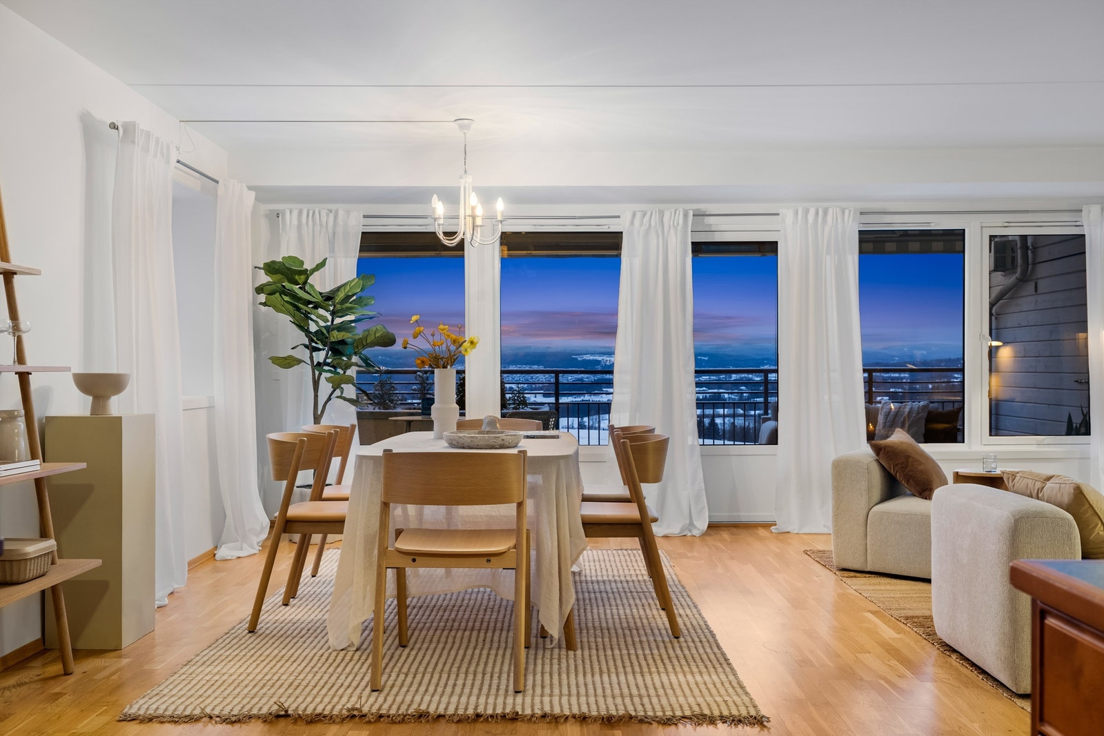 Vidstrakt og fantastisk utsikt. Galleribilde