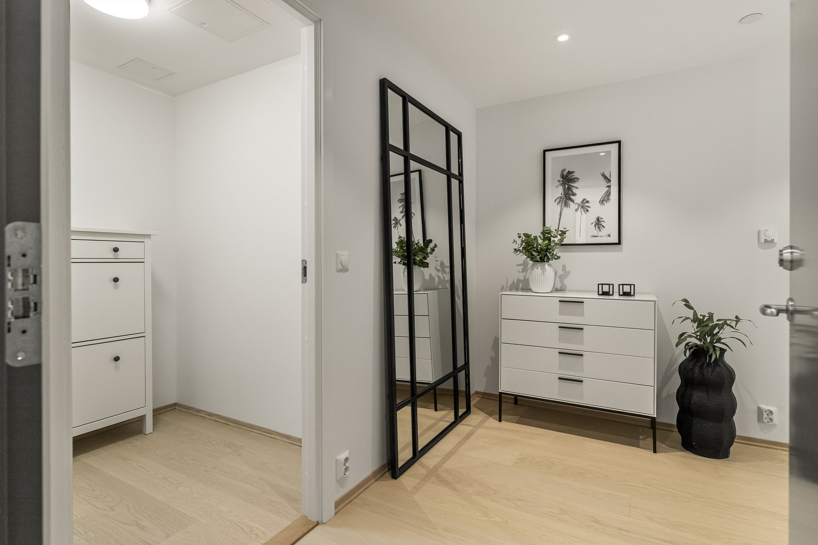 Gode lagringsmuligheter i innvendig bod i tillegg til 5 kvm bod i felles bod anlegg i underetasje Galleribilde