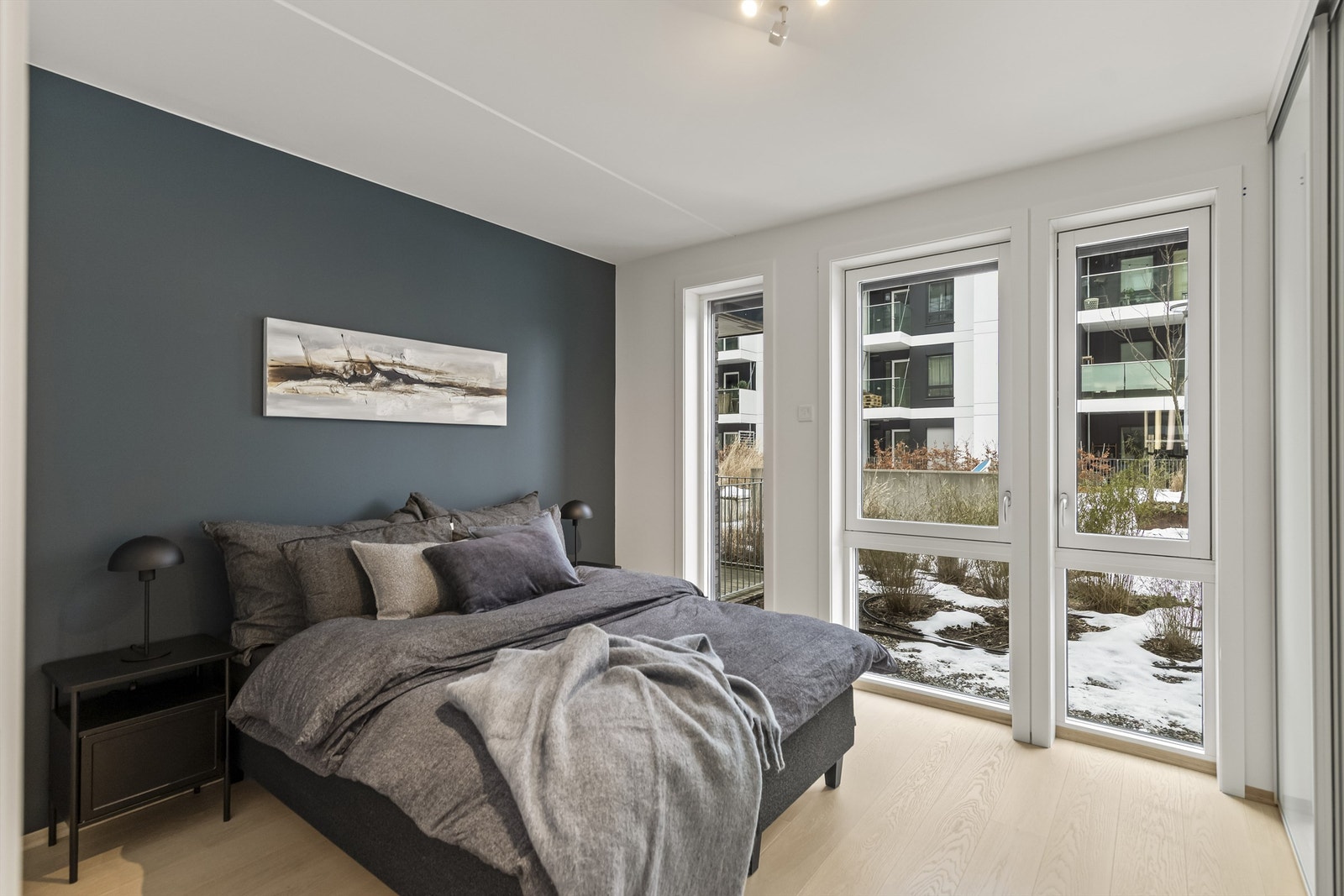 Hovedsoverom med skyvedørsgarderobe Galleribilde