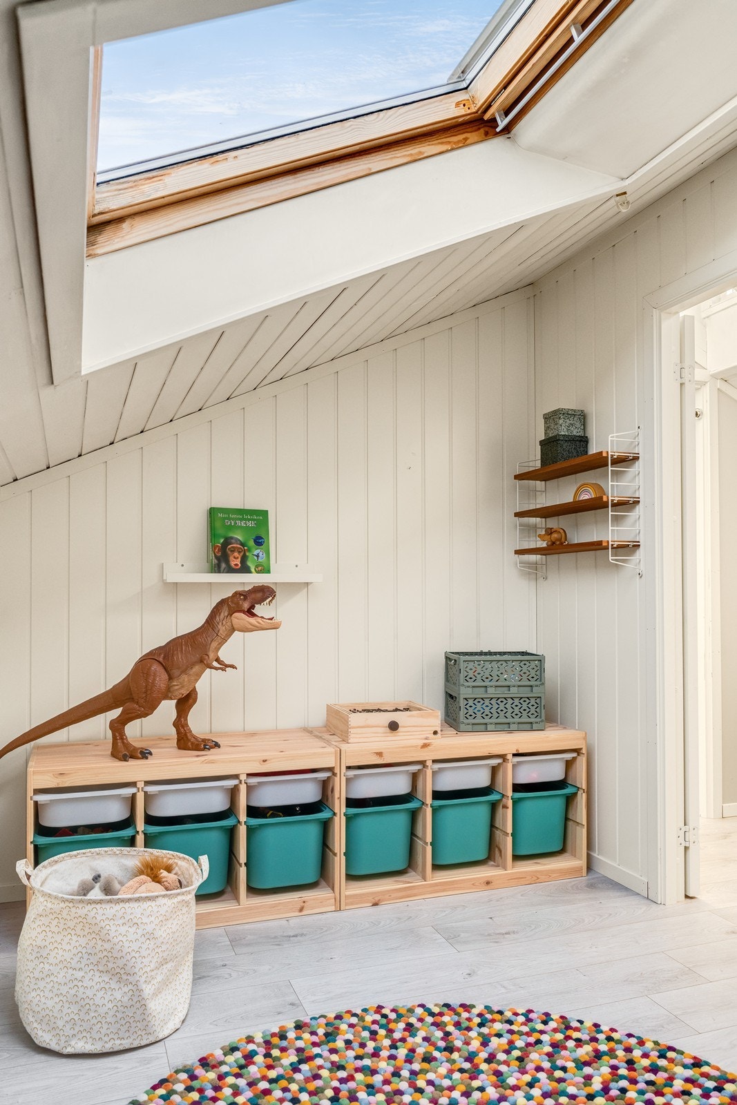 Rommet har plass til ulik innredning og ulike oppbevaringsløsninger. Galleribilde