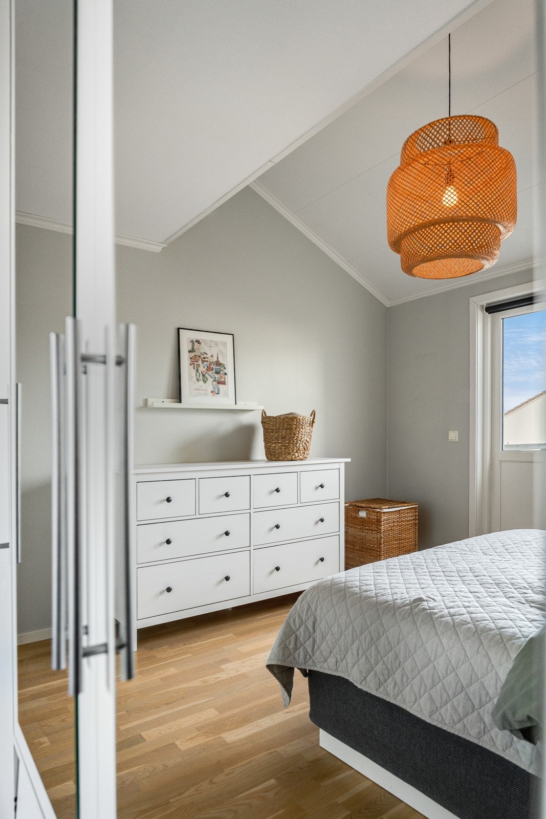 Den gode størrelsen på rommet byr på plass til ulik møblering. Galleribilde