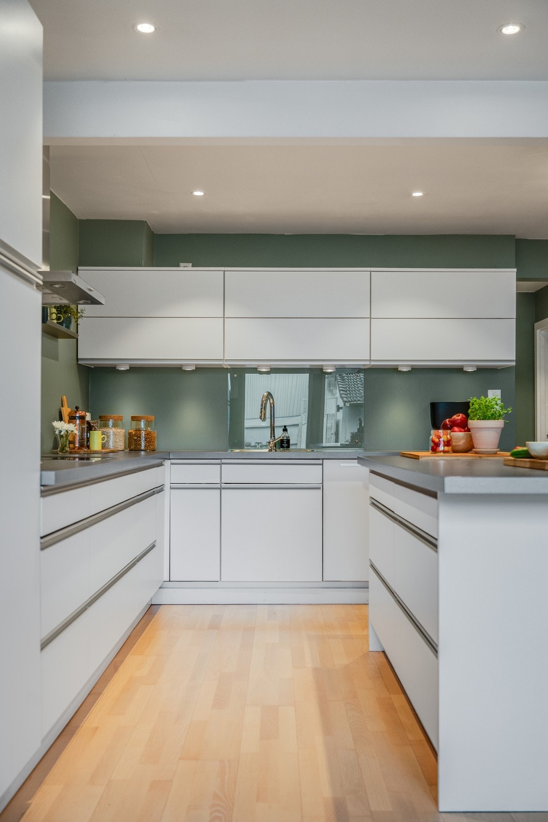 Innredningen er gjennomtenkt og gir rikelig med praktisk lagringsplass. Galleribilde