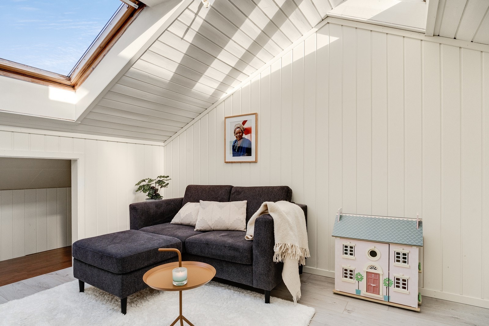 Lys og luftig loftstue (loftstue er ikke godkjent ref. pkt. ferdigattest). Galleribilde