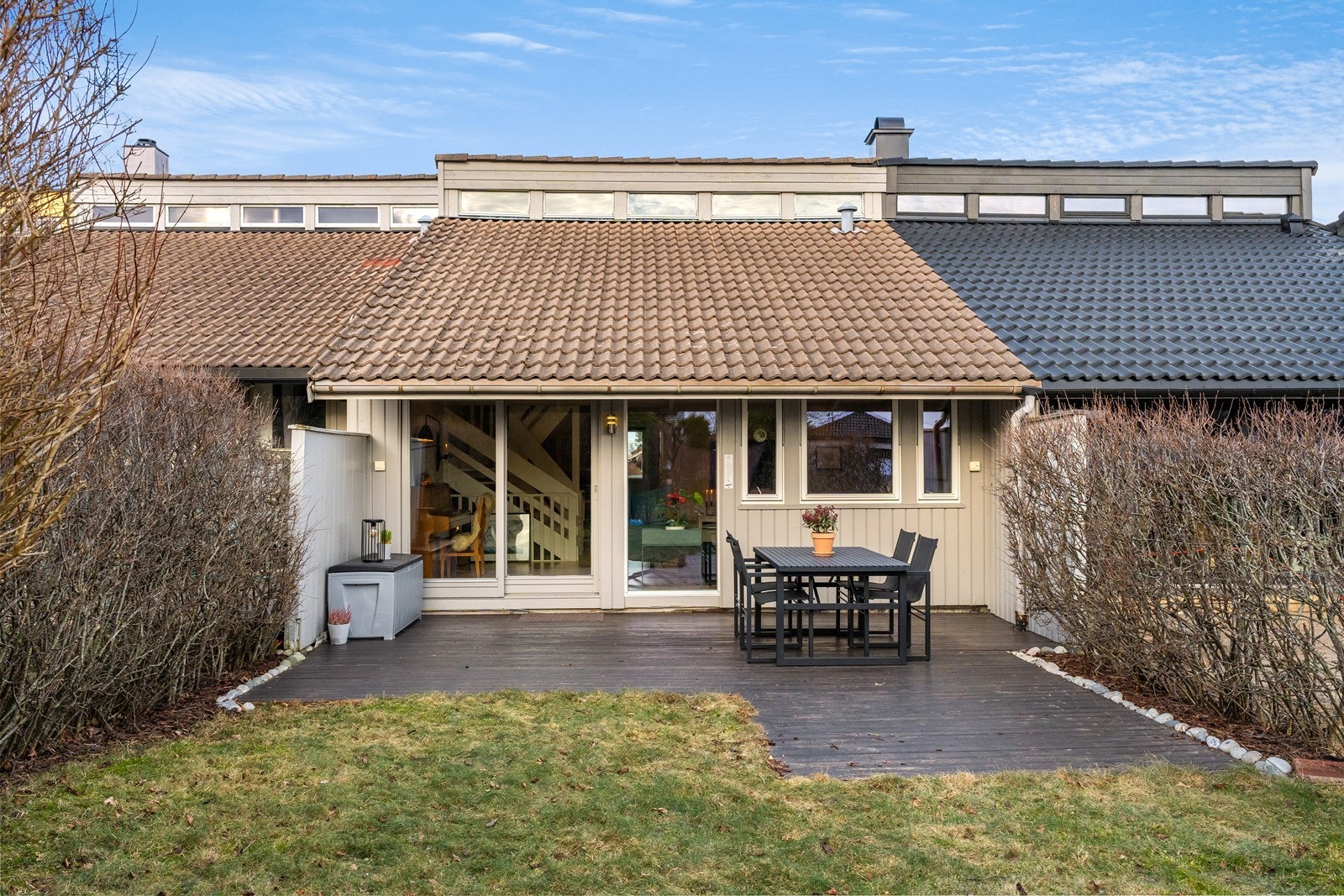 Koselig hage som ligger i direkte tilknytning til terrassen. Galleribilde