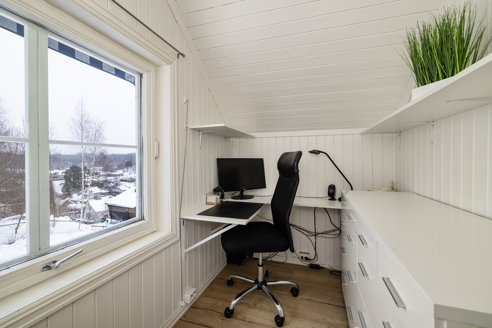 Et eget rom er innredet som kontor, ideelt for hjemmearbeid. Galleribilde