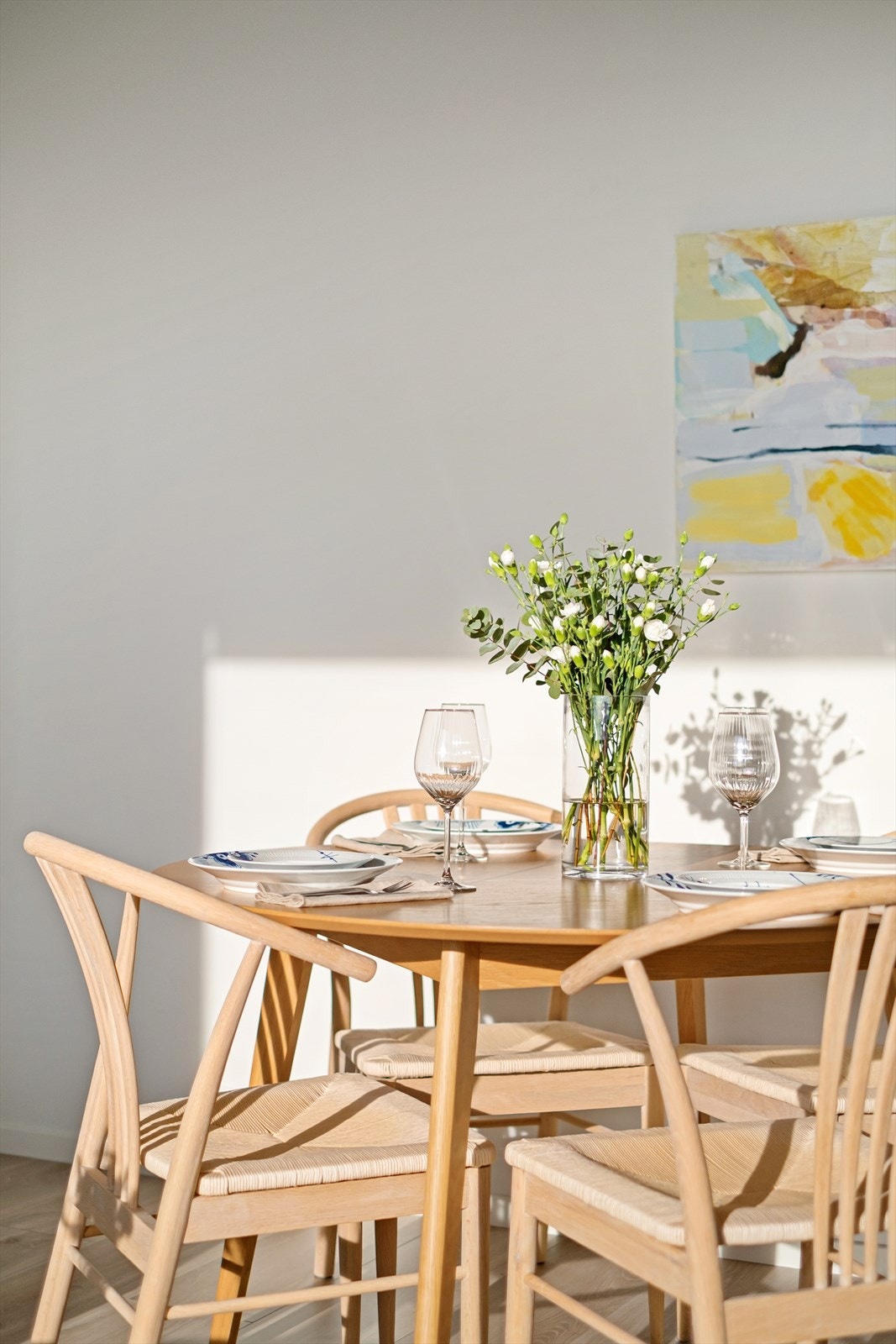 God plass til spisebord for hyggelige måltider. Galleribilde