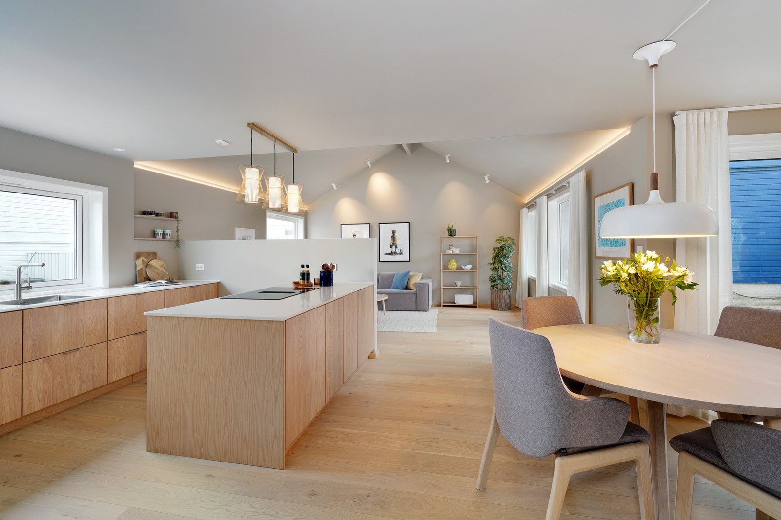 Lekker en-stavs parkett fra Boen på gulv med varmekabler i hele 1.etasje Galleribilde