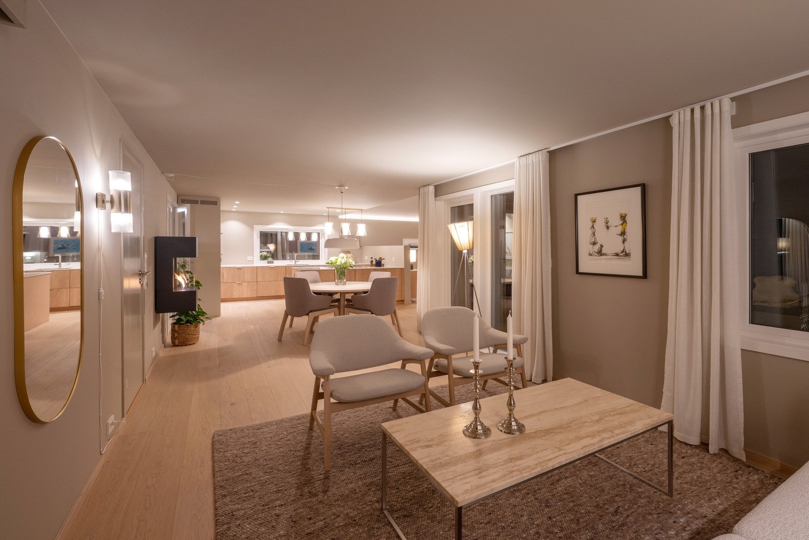 Det er i tillegg plass til en ekstra salong, perfekt plass for gjester mens middagen lages. Galleribilde