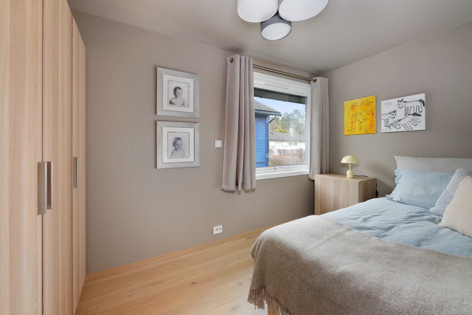 Soverom nr. 2 med garderobeskap Galleribilde