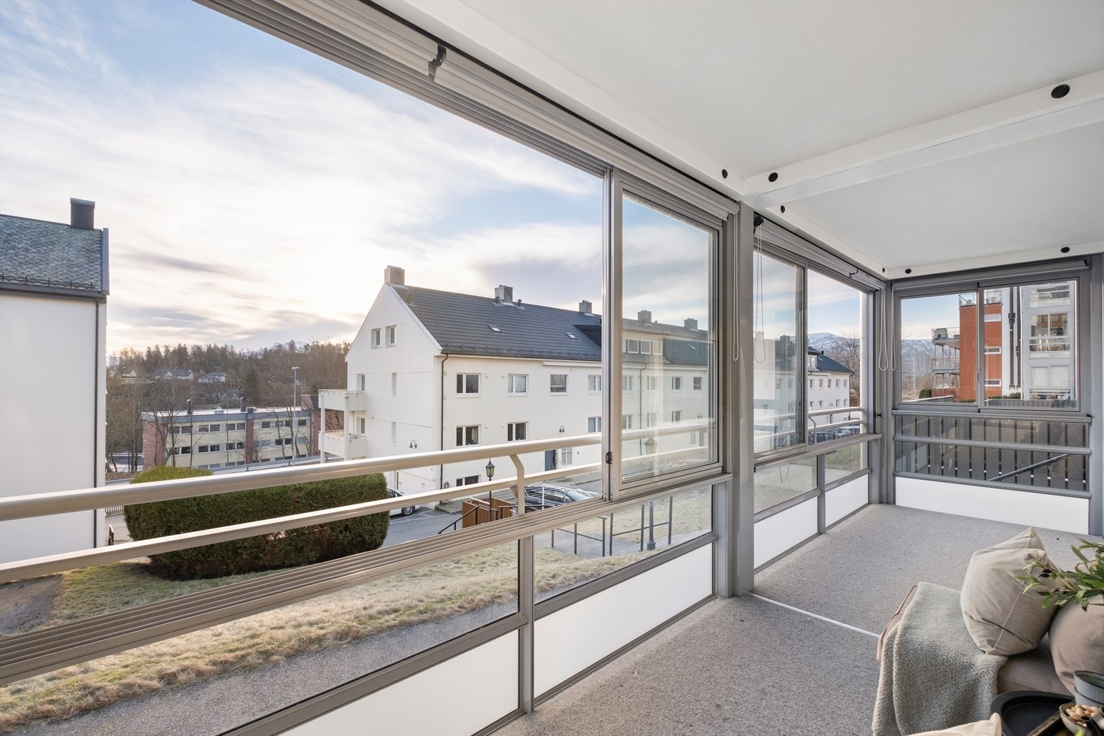 Sydøstvendt balkong med gode solforhold Galleribilde