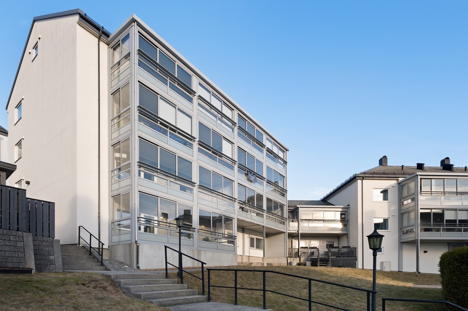 Leiligheten ligger i et rolig område med nærhet til NTNU, kollektivtransport og flotte naturområder Galleribilde