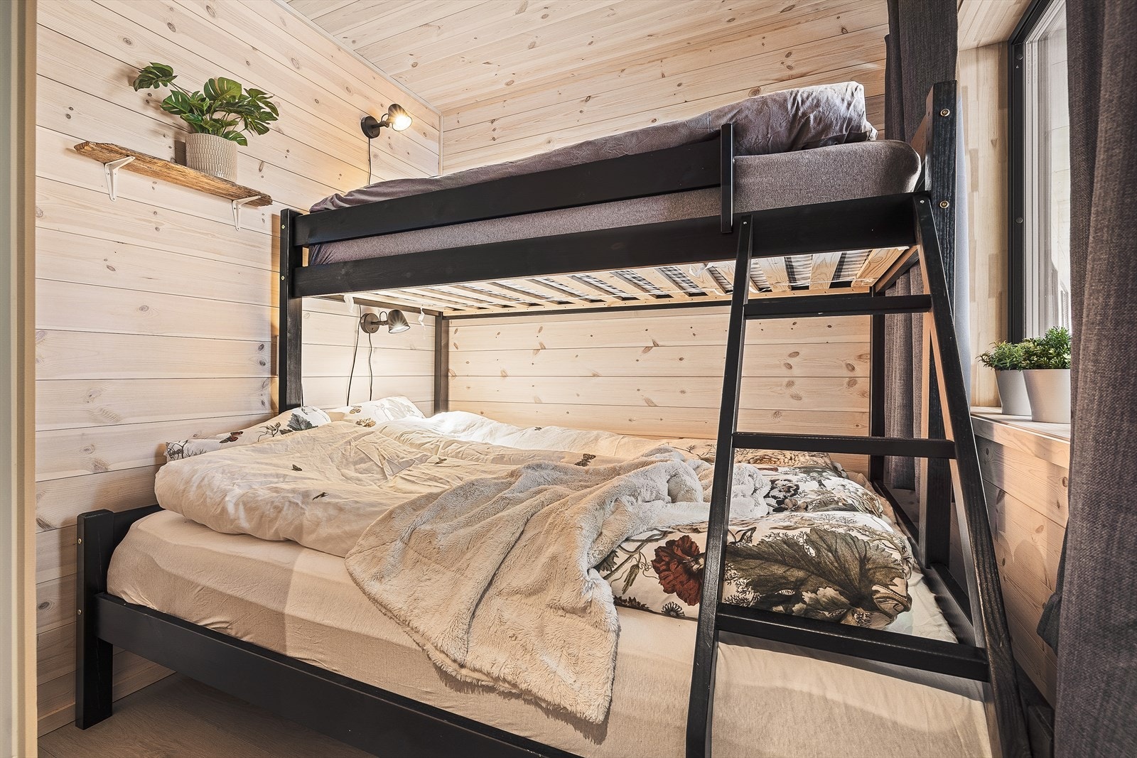 Leiligheten har to soverom på ca. 5 kvm hver Galleribilde