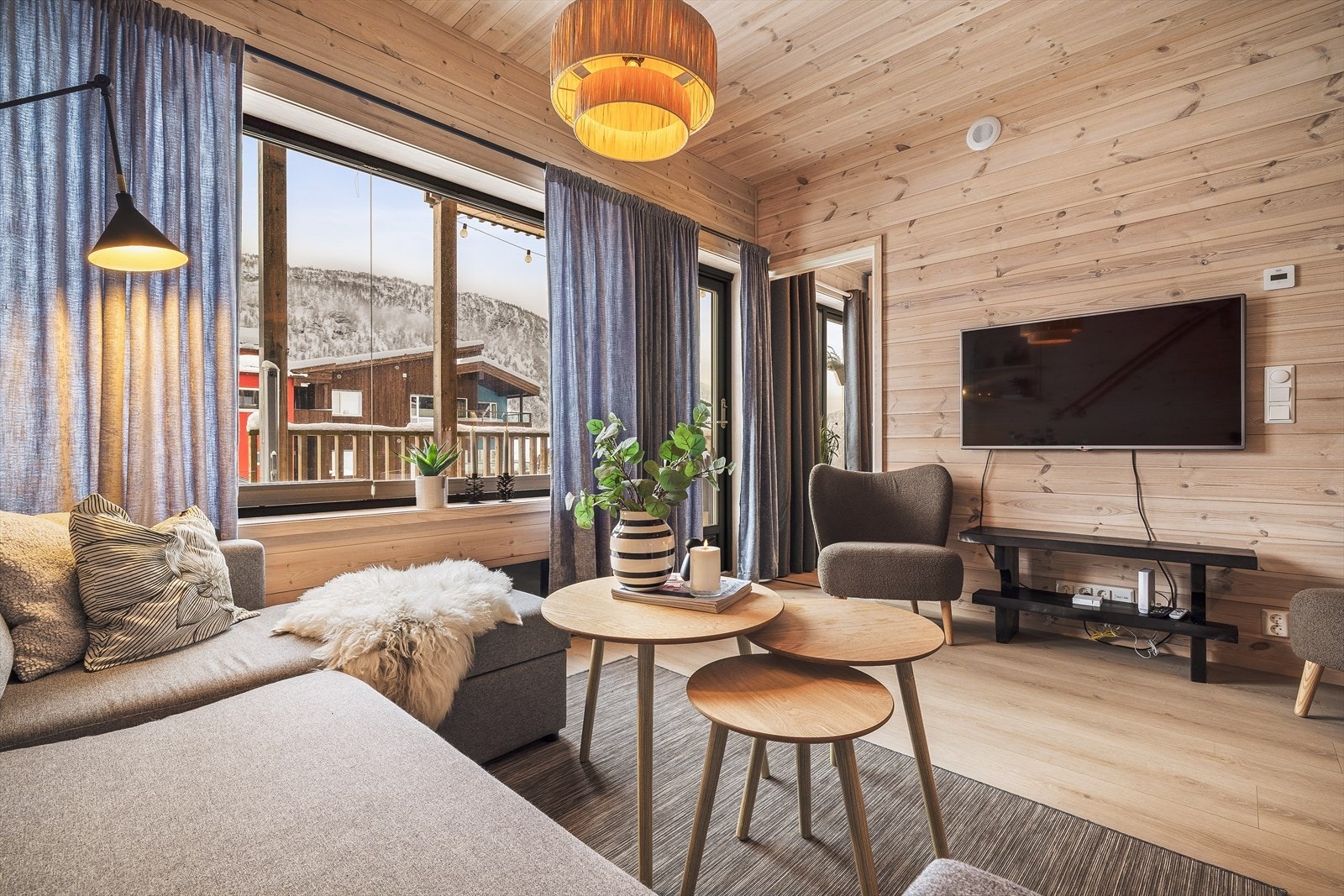 Fra stue/kjøkken er det utgang til terrasse Galleribilde