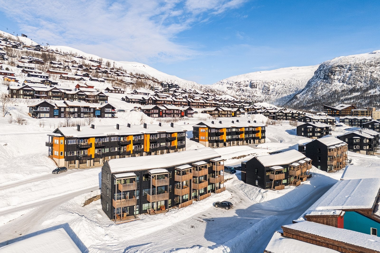 Bygget ligger fint plassert i Myrkdalen Fjellandsby Galleribilde