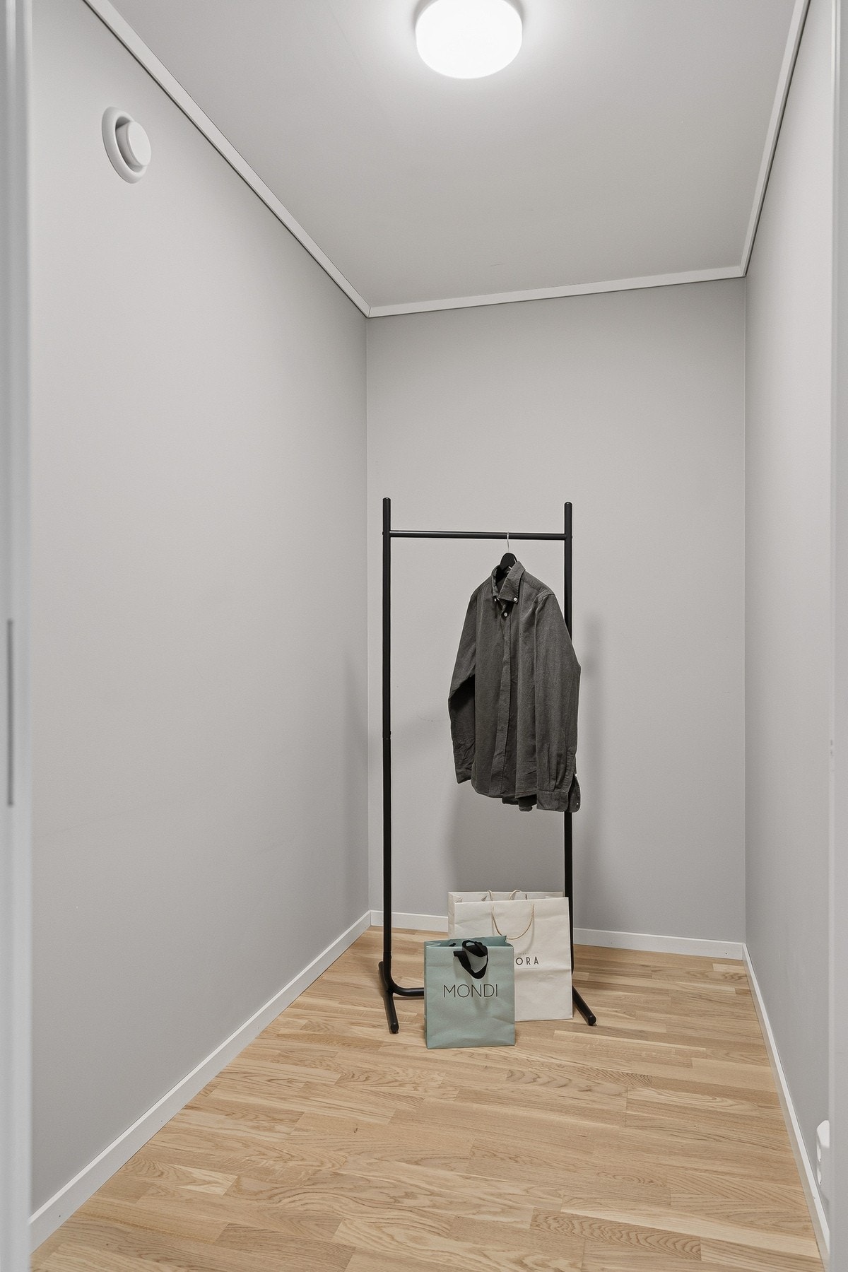 Praktisk bod/garderoberom Galleribilde