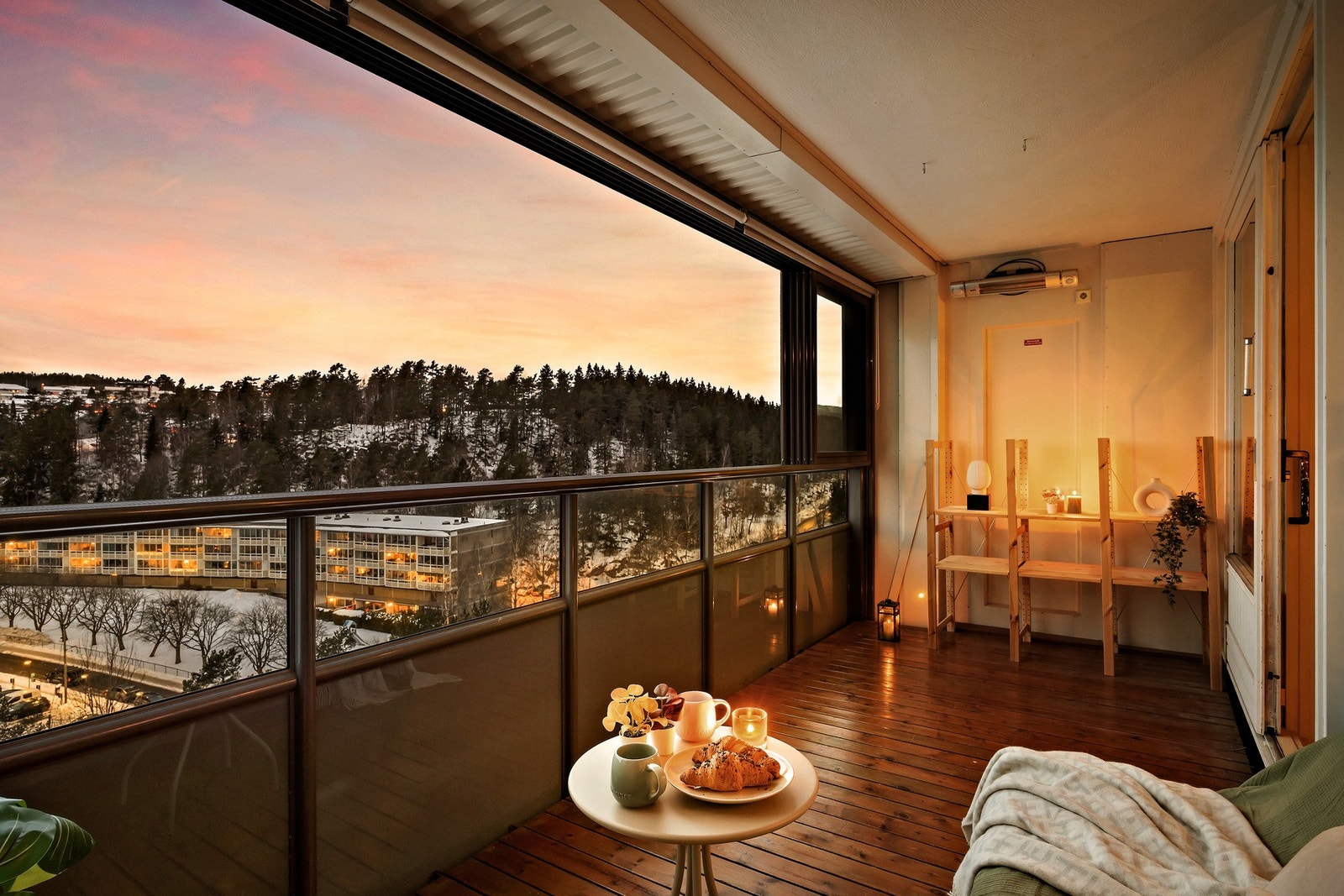 Her kan man skape sin egen grønne oase og nyte solen fra ettermiddag til kveld. Et ideelt sted for rolige kaffestunder eller hyggelige sommermiddager med venner. Galleribilde