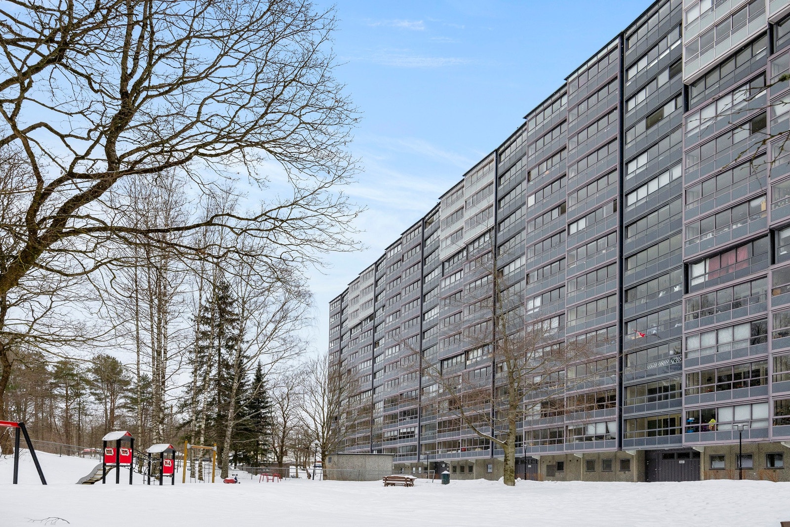 Leiligheten ligger i byggets 12. etasje uten innsyn. Galleribilde