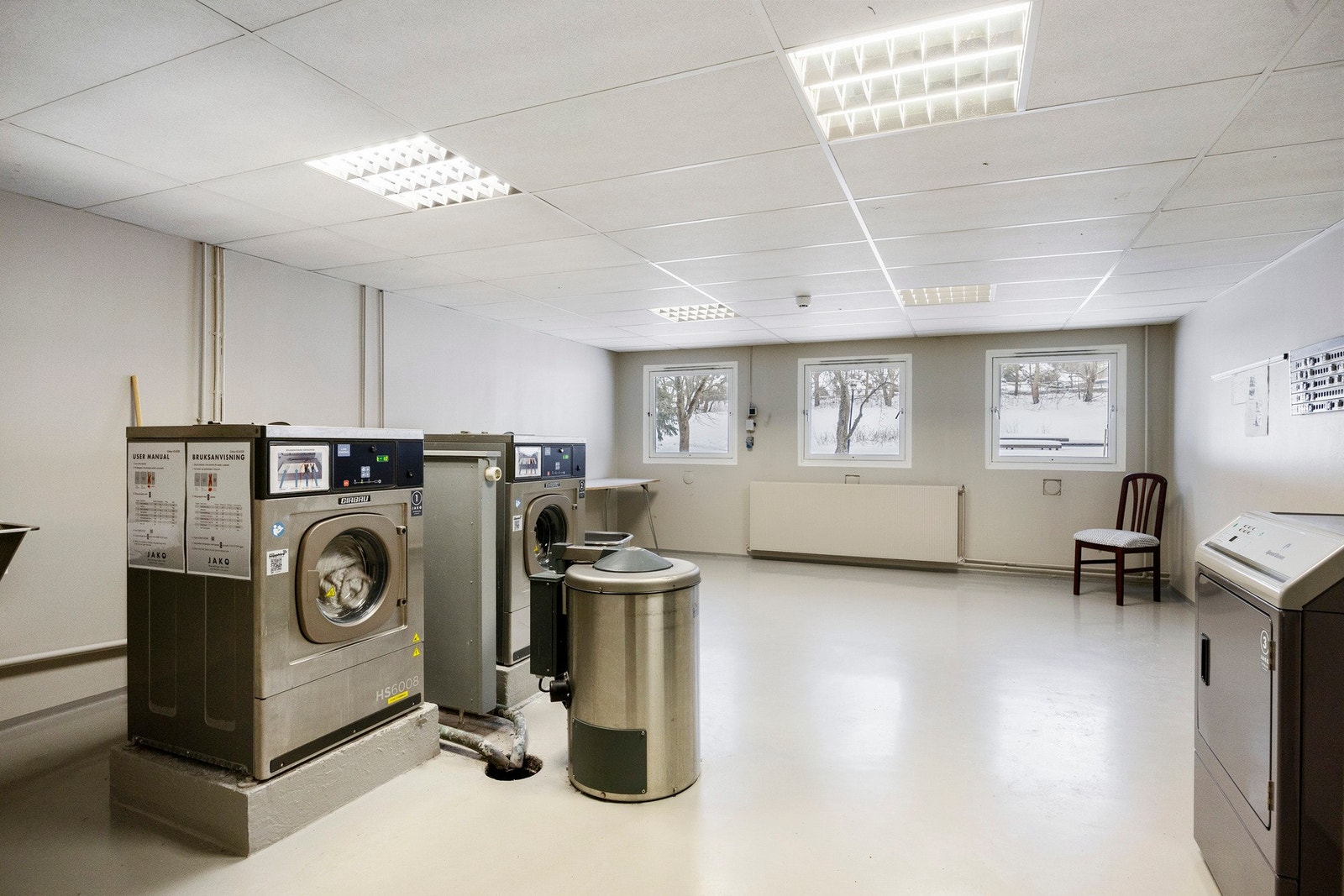 Leiligheten har fellesvaskeri inkludert i felleskostnadene. Galleribilde