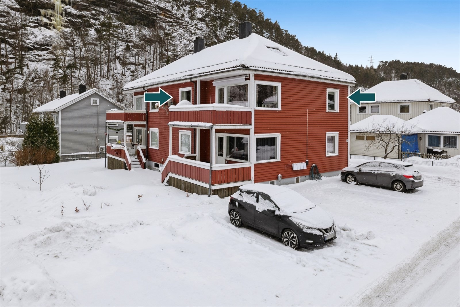 Leiligheten er beliggende i et koselig sameie på Grim/Dalene i en 4-mannsbolig, og går over 2 plan. Galleribilde