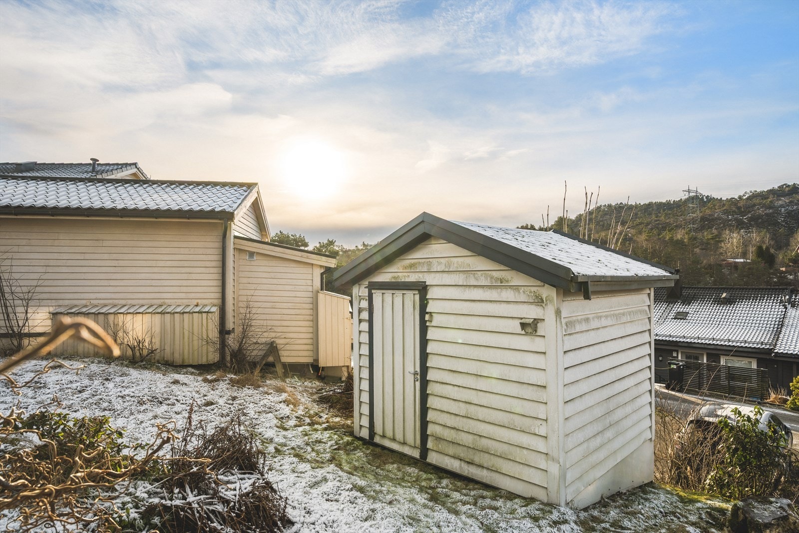Ekstern bod for praktisk oppbevaring av hageutstyr og utemøbler Galleribilde