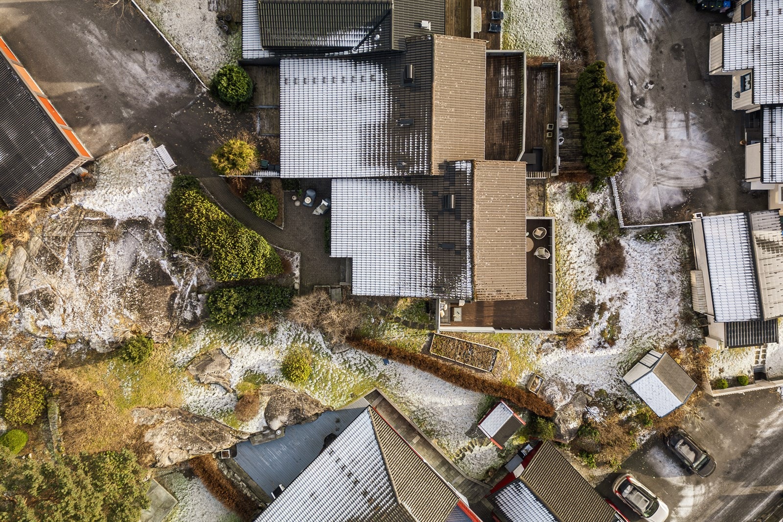 Boligen har en skjermet og barnevennlig beliggenhet innerst i rekken, på egen tomt Galleribilde