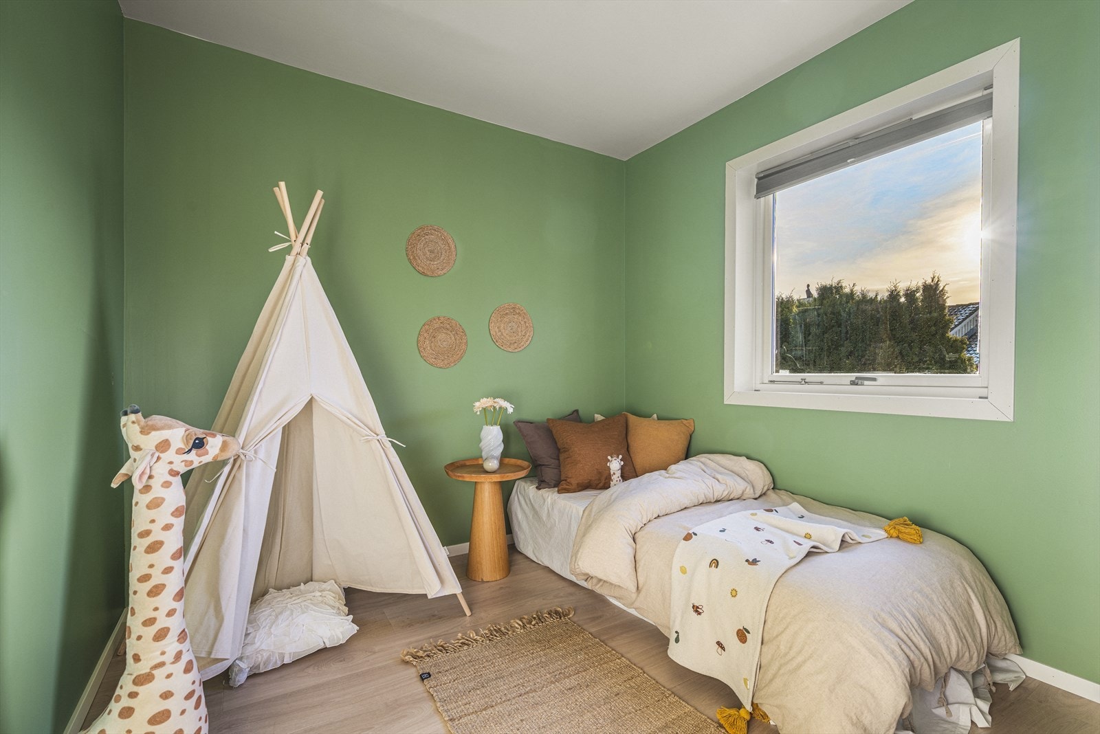 Her finner vi to luftige soverom, målt til 8,4m² og 7m² Galleribilde