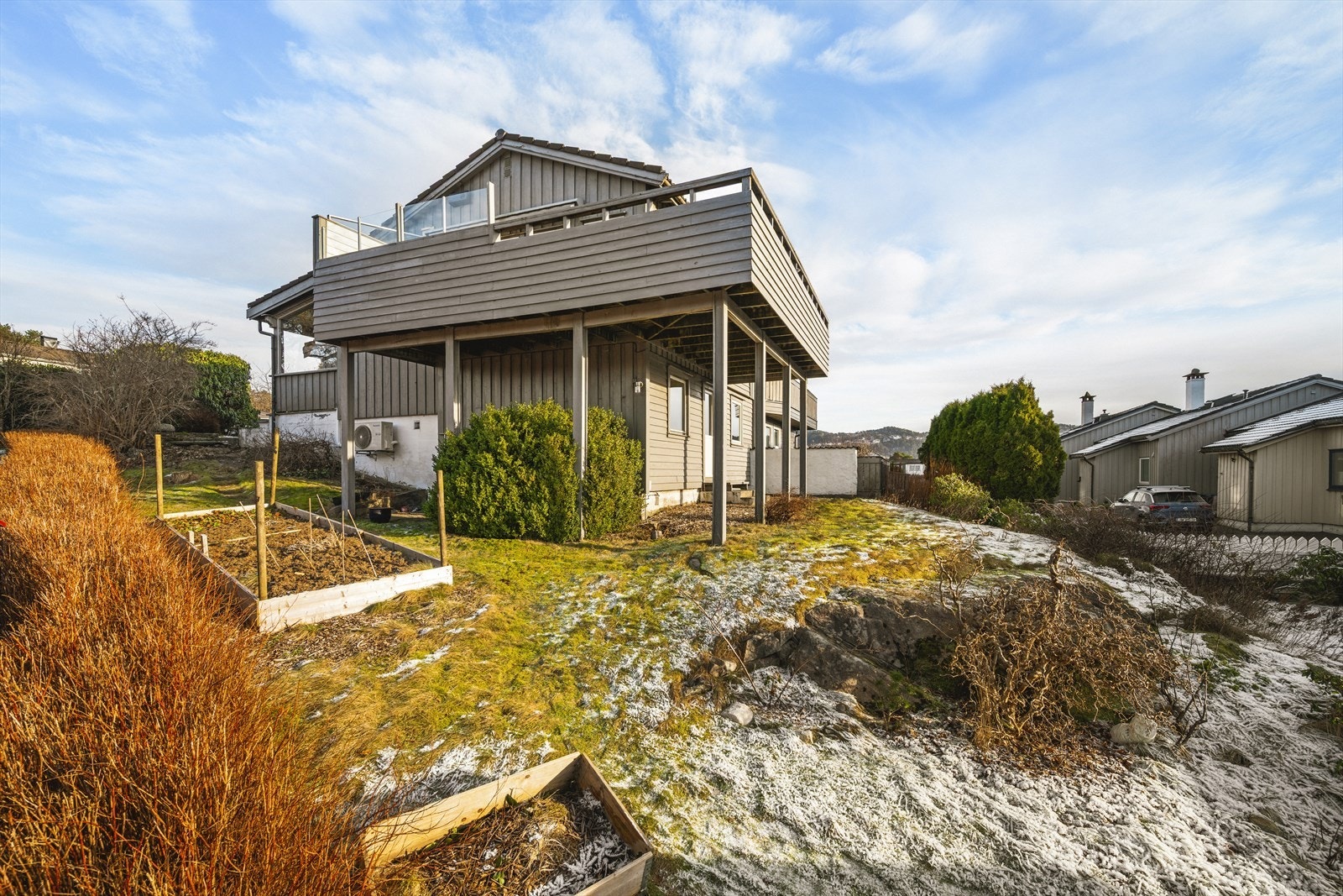 Stor hage, hvor både to- og firbeinte kan trives! Galleribilde