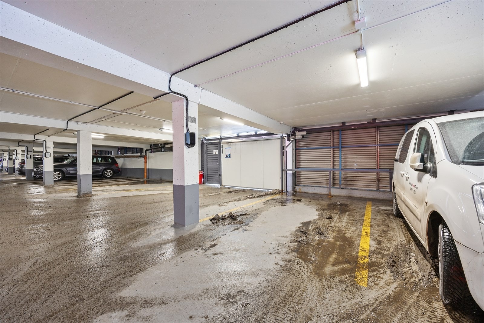 Det medfølger en fast garasjeplass med elektrisk billader i felles anlegg. Galleribilde