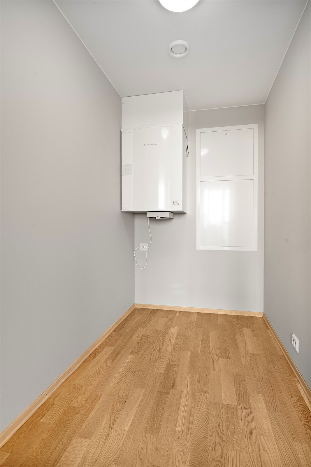 Bod/walk-in garderobe med gode oppbevaringsmuligheter. Galleribilde