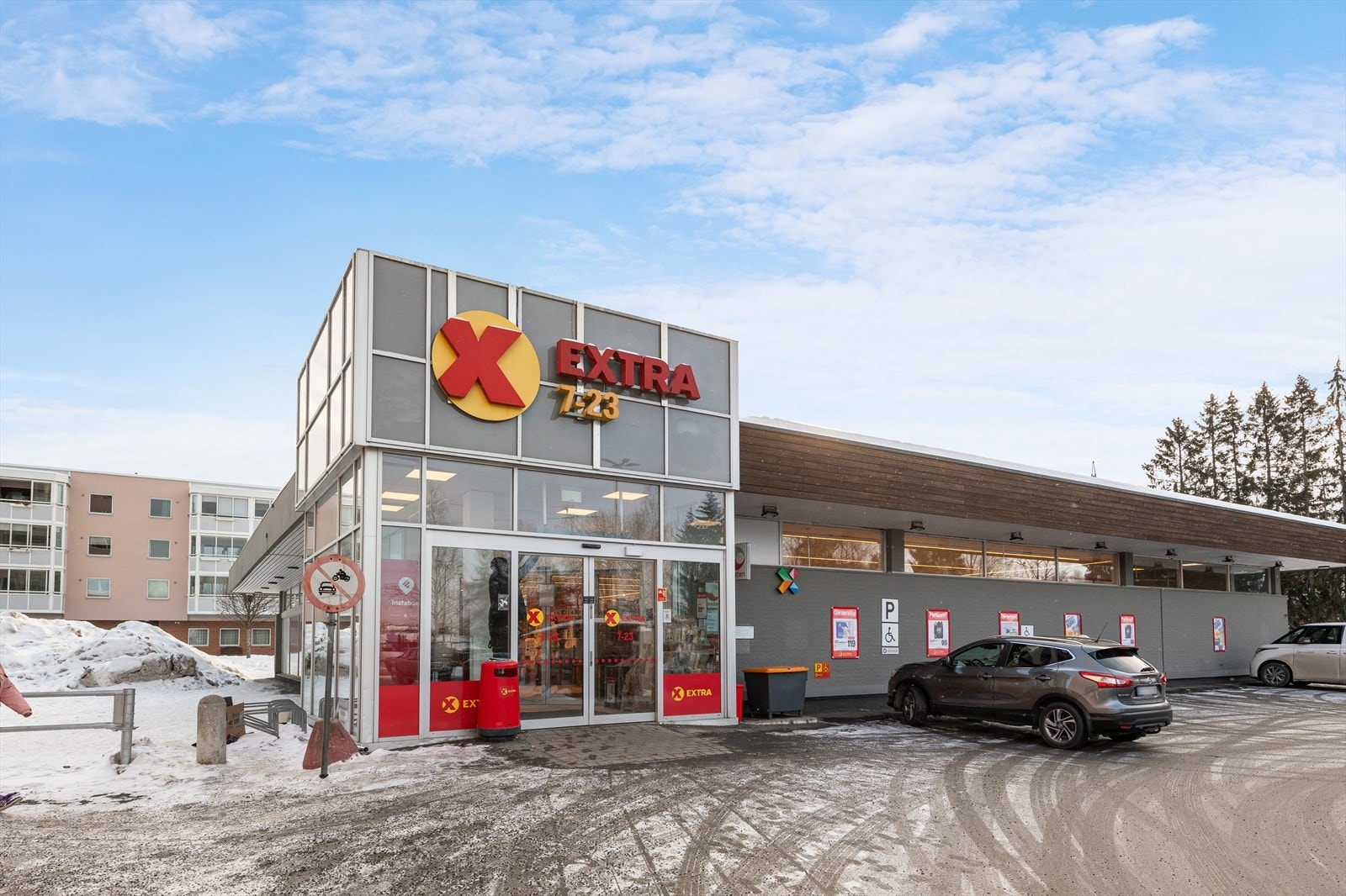 Umiddelbar nærhet (200meter) til dagligvarebutikk og bussholdeplass hvor ekspressbussen tar deg til Oslo S / Bjørvika på bare 35minutter! Galleribilde