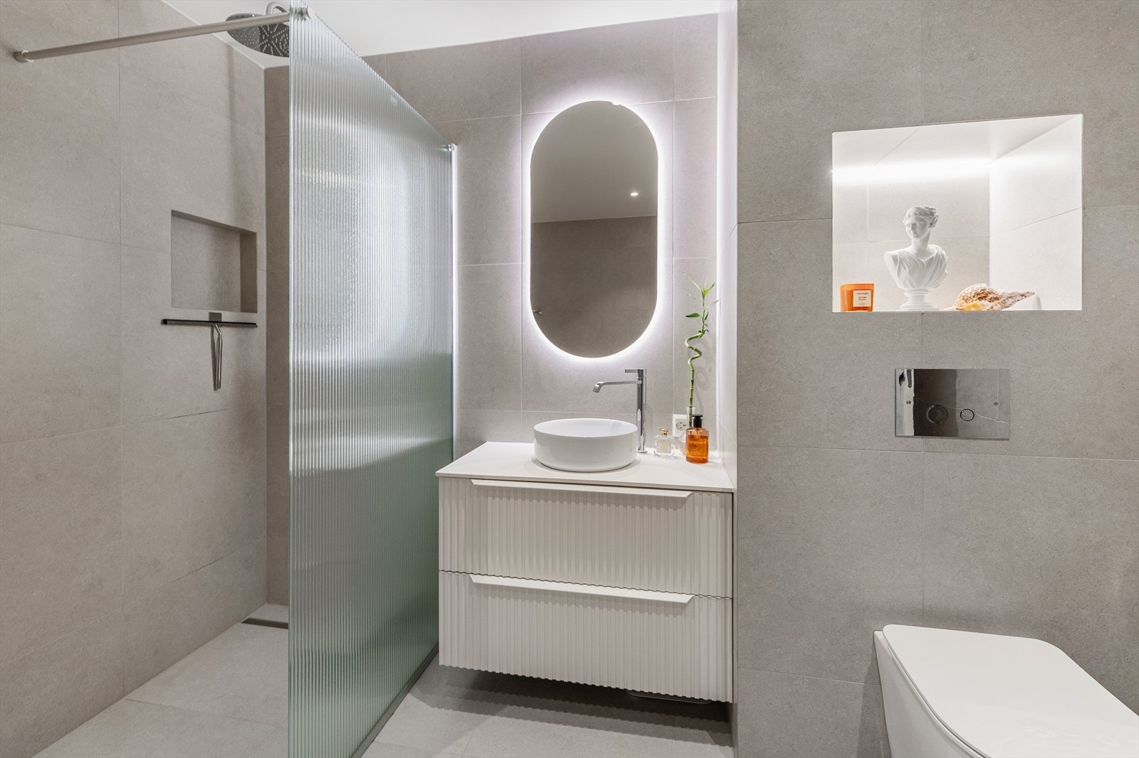 Praktisk og moderne dusjnisje. Regnfallsdusj fra Tapwell! Galleribilde