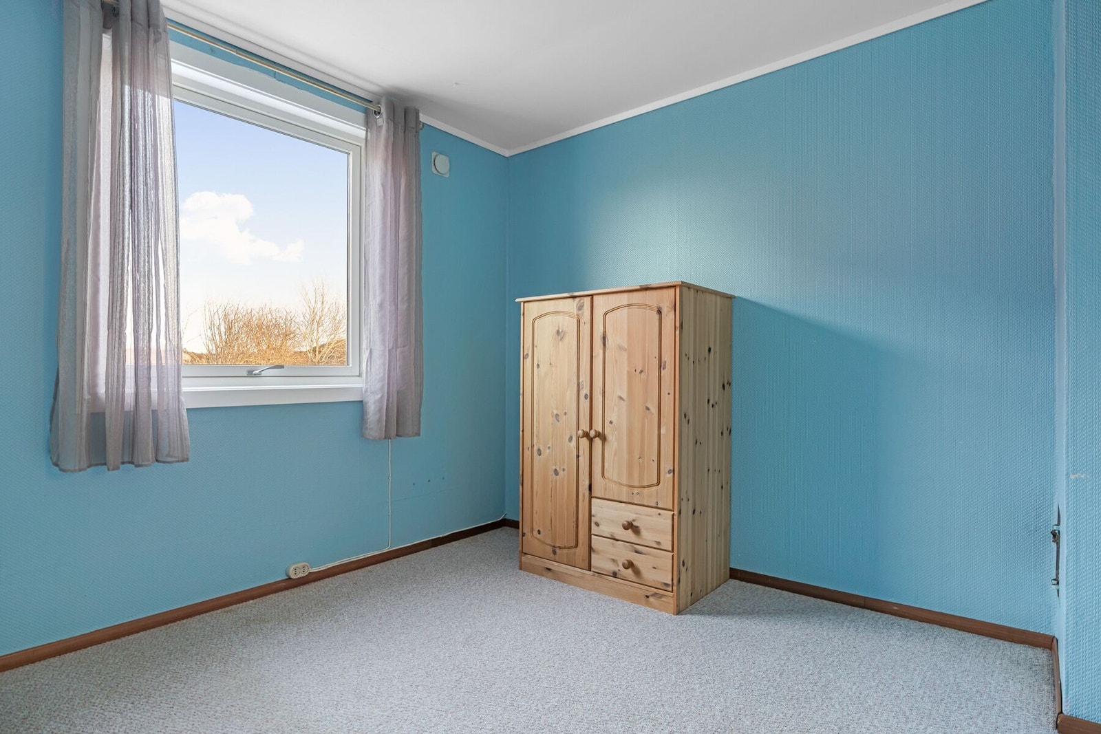 Soverom - Rommet var opprinnelig byggemeldt som hobbyrom. Endringen er søknadspliktig. Kjøper overtar ansvar, risiko og konsekvens knyttet til dette Galleribilde